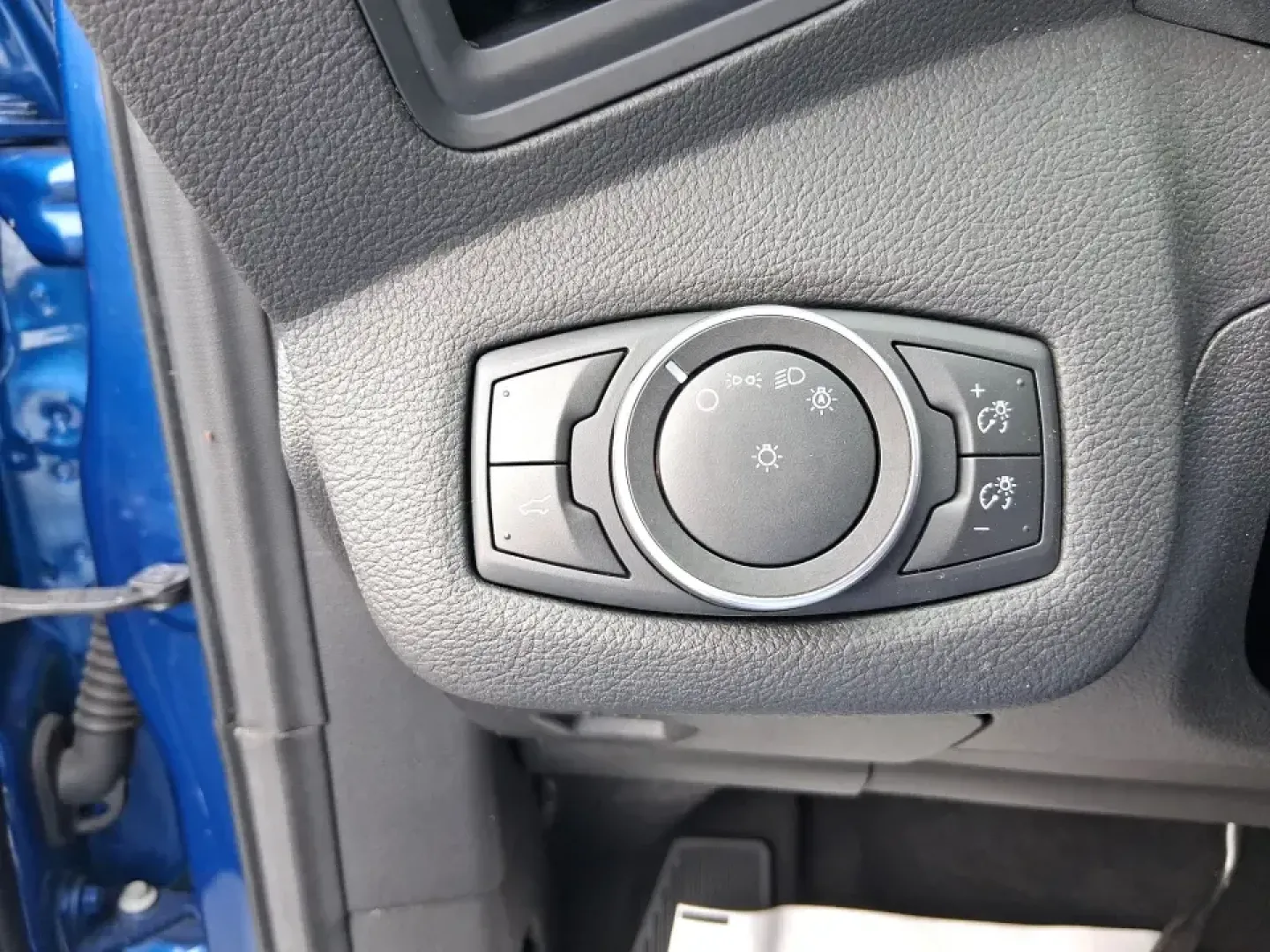 2017 Ford Escape SE 4WD (1FMCU9G93HU) with an 2.0L L4 DOHC 16V engine, 6-Speed Automatic transmission, located at 1099 N County Rd 25A, Troy, OH, 45373, (937) 908-9800, 40.057079, -84.212883 - Discover the ultimate blend of comfort, capability, and style with the 2017 Ford Escape SE 4WD, a perfect companion for families on the go or adventurers seeking their next weekend thrill. With its spacious interior and robust features, this SUV is designed for those who lead an active lifestyle, ma - Photo#17