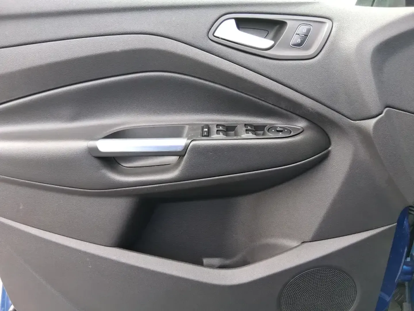 2017 Ford Escape SE 4WD (1FMCU9G93HU) with an 2.0L L4 DOHC 16V engine, 6-Speed Automatic transmission, located at 1099 N County Rd 25A, Troy, OH, 45373, (937) 908-9800, 40.057079, -84.212883 - Discover the ultimate blend of comfort, capability, and style with the 2017 Ford Escape SE 4WD, a perfect companion for families on the go or adventurers seeking their next weekend thrill. With its spacious interior and robust features, this SUV is designed for those who lead an active lifestyle, ma - Photo#19