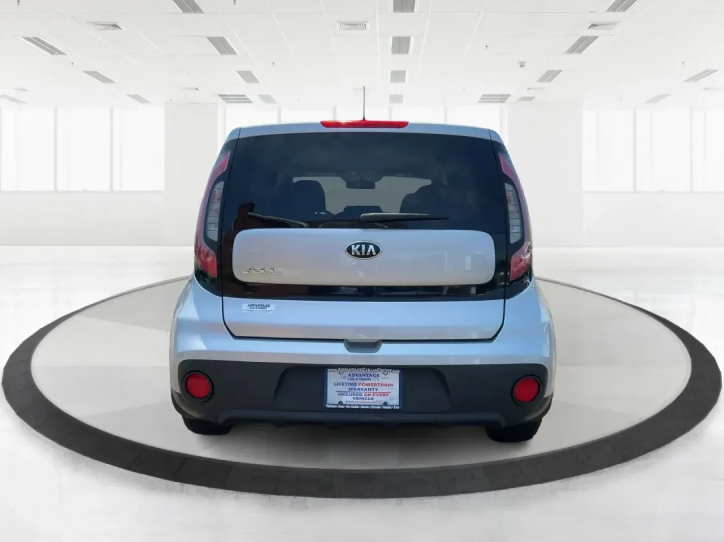 2018 Kia Soul Base 6A (KNDJN2A29J7) with an 1.6L L4 DOHC 16V engine, 6-Speed Automatic transmission, located at 1230 East Main St, Xenia, OH, 45385, (937) 908-9800, 39.688026, -83.910172 - Are you looking for the perfect vehicle to enhance your daily routine or empower your weekend adventures? Look no further! The 2018 Kia Soul Base 6A is here to redefine your driving experience, offering the ideal blend of comfort, style, and versatility. Whether you're commuting to work, shuttling y - Photo#3
