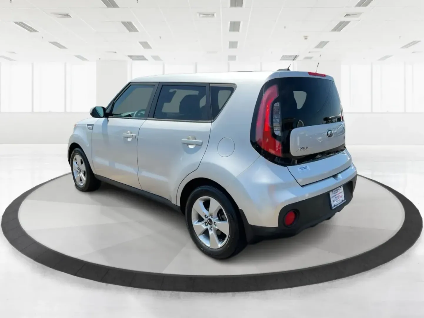 2018 Kia Soul Base 6A (KNDJN2A29J7) with an 1.6L L4 DOHC 16V engine, 6-Speed Automatic transmission, located at 1230 East Main St, Xenia, OH, 45385, (937) 908-9800, 39.688026, -83.910172 - Are you looking for the perfect vehicle to enhance your daily routine or empower your weekend adventures? Look no further! The 2018 Kia Soul Base 6A is here to redefine your driving experience, offering the ideal blend of comfort, style, and versatility. Whether you're commuting to work, shuttling y - Photo#4