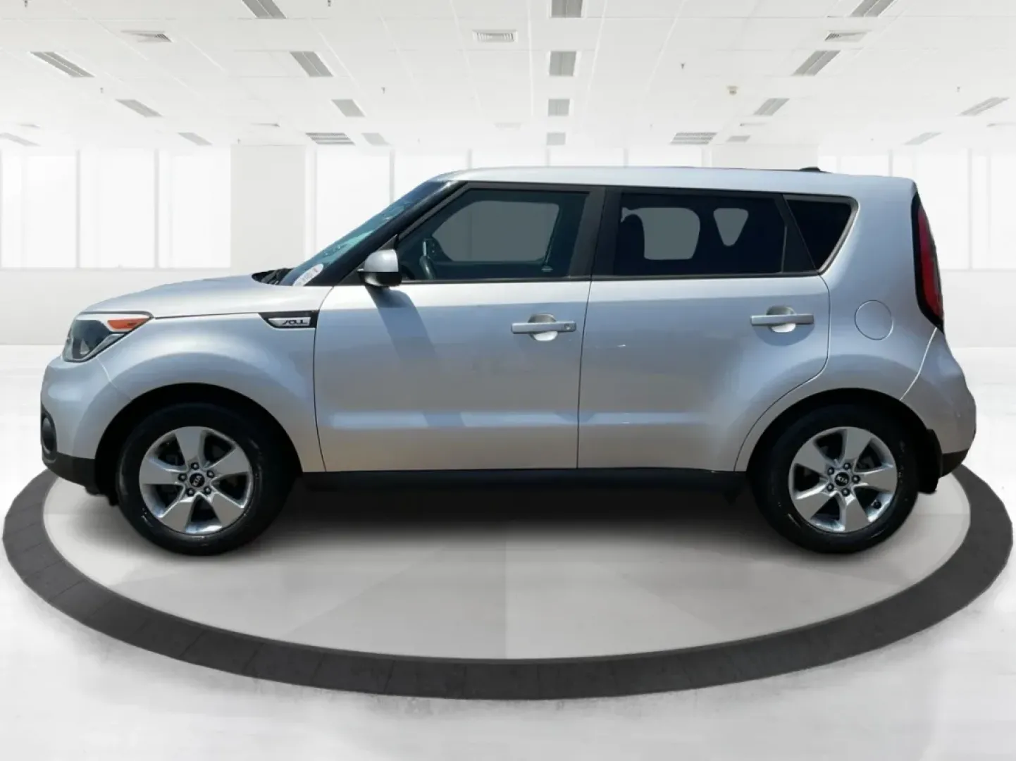 2018 Kia Soul Base 6A (KNDJN2A29J7) with an 1.6L L4 DOHC 16V engine, 6-Speed Automatic transmission, located at 1230 East Main St, Xenia, OH, 45385, (937) 908-9800, 39.688026, -83.910172 - Are you looking for the perfect vehicle to enhance your daily routine or empower your weekend adventures? Look no further! The 2018 Kia Soul Base 6A is here to redefine your driving experience, offering the ideal blend of comfort, style, and versatility. Whether you're commuting to work, shuttling y - Photo#5
