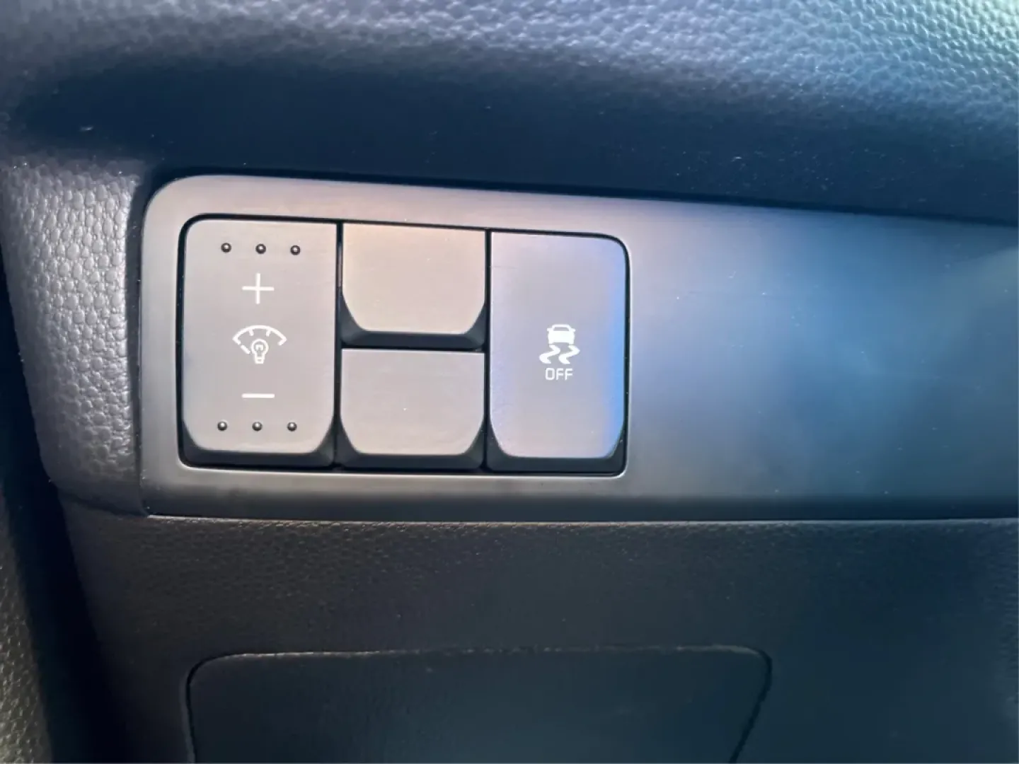 2018 Kia Soul Base 6A (KNDJN2A29J7) with an 1.6L L4 DOHC 16V engine, 6-Speed Automatic transmission, located at 1230 East Main St, Xenia, OH, 45385, (937) 908-9800, 39.688026, -83.910172 - Are you looking for the perfect vehicle to enhance your daily routine or empower your weekend adventures? Look no further! The 2018 Kia Soul Base 6A is here to redefine your driving experience, offering the ideal blend of comfort, style, and versatility. Whether you're commuting to work, shuttling y - Photo#17