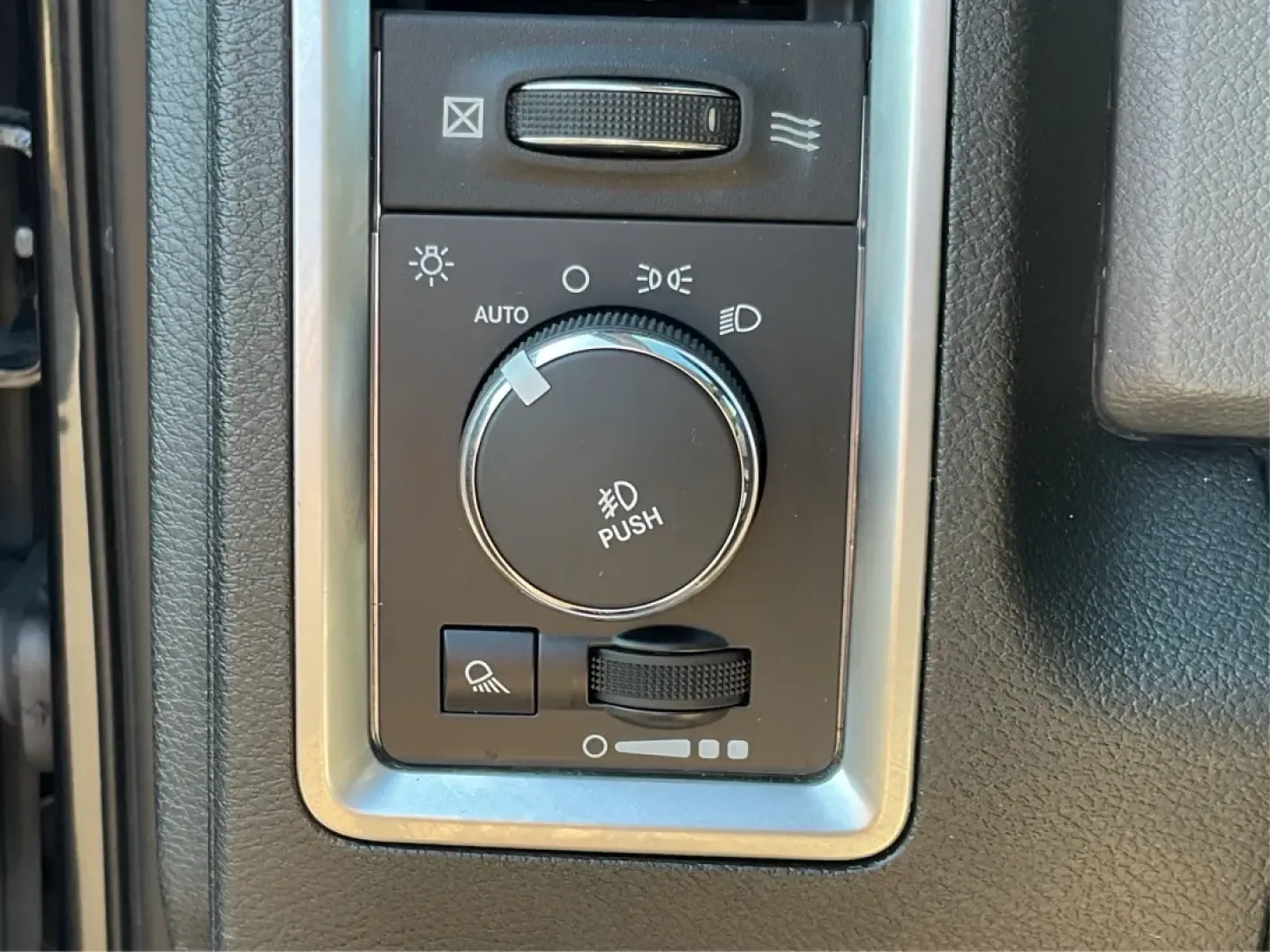 2014 Ram 1500 SLT Quad Cab 4WD (1C6RR7GT7ES) with an 5.7L V8 OHV 16V engine, 8-Speed Automatic transmission, located at 4508 South Dixie Dr, Moraine, OH, 45439, (937) 908-9800, 39.689976, -84.218452 - **Get Ready for Adventure with the 2014 Ram 1500 SLT Quad Cab 4WD!**<br /> <br /> Are you searching for the perfect blend of power, comfort, and utility in your next vehicle? The 2014 Ram 1500 SLT Quad Cab 4WD is designed for those who lead an active lifestyle-whether you're hauling gear for a weeke - Photo#16