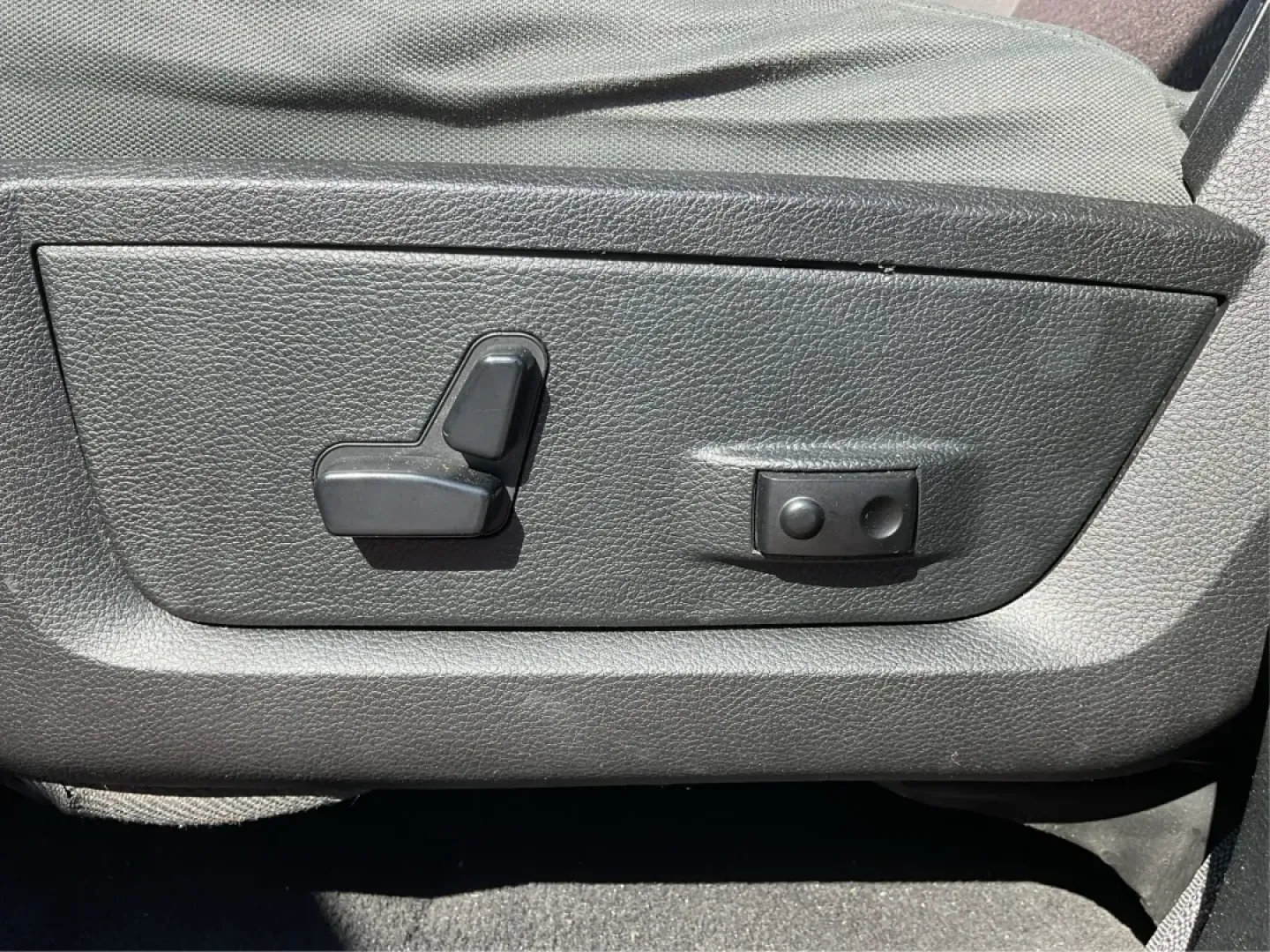 2014 Ram 1500 SLT Quad Cab 4WD (1C6RR7GT7ES) with an 5.7L V8 OHV 16V engine, 8-Speed Automatic transmission, located at 4508 South Dixie Dr, Moraine, OH, 45439, (937) 908-9800, 39.689976, -84.218452 - **Get Ready for Adventure with the 2014 Ram 1500 SLT Quad Cab 4WD!**<br /> <br /> Are you searching for the perfect blend of power, comfort, and utility in your next vehicle? The 2014 Ram 1500 SLT Quad Cab 4WD is designed for those who lead an active lifestyle-whether you're hauling gear for a weeke - Photo#17