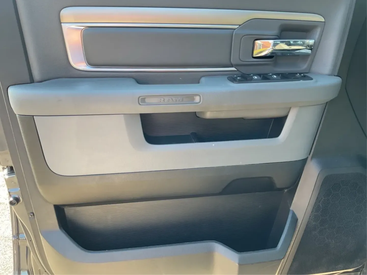 2014 Ram 1500 SLT Quad Cab 4WD (1C6RR7GT7ES) with an 5.7L V8 OHV 16V engine, 8-Speed Automatic transmission, located at 4508 South Dixie Dr, Moraine, OH, 45439, (937) 908-9800, 39.689976, -84.218452 - **Get Ready for Adventure with the 2014 Ram 1500 SLT Quad Cab 4WD!**<br /> <br /> Are you searching for the perfect blend of power, comfort, and utility in your next vehicle? The 2014 Ram 1500 SLT Quad Cab 4WD is designed for those who lead an active lifestyle-whether you're hauling gear for a weeke - Photo#18