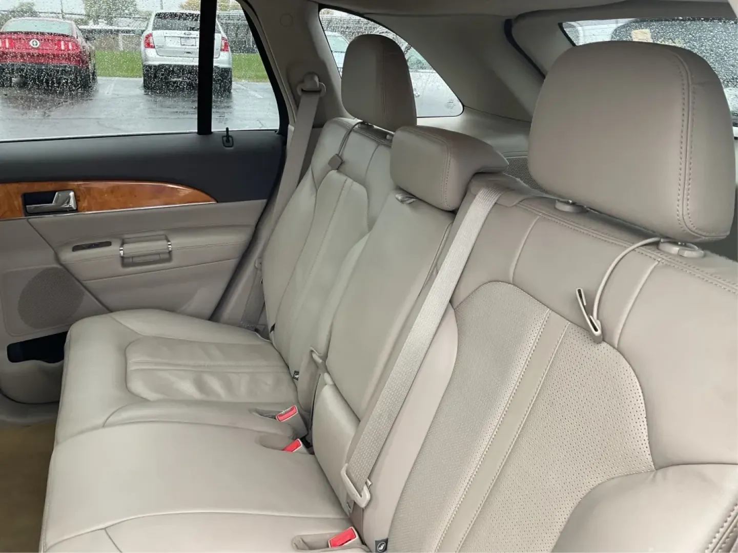 2014 Lincoln MKX Base (2LMDJ8JK4EB) with an Other engine, located at 1230 East Main St, Xenia, OH, 45385, (937) 908-9800, 39.688026, -83.910172 - **Discover Adventure with the 2014 Lincoln MKX Your Ticket to an Elevated Lifestyle**<br /> <br /> Are you in search of a vehicle that perfectly balances luxury and functionality? Look no further than the 2014 Lincoln MKX, a standout option for those who value comfort and style, whether you're navi - Photo#10