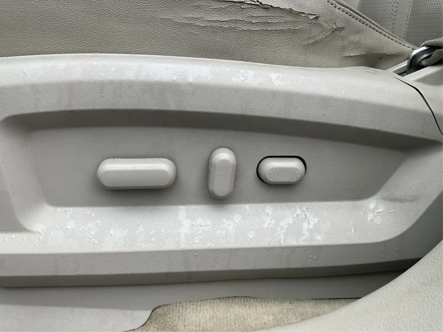 2014 Lincoln MKX Base (2LMDJ8JK4EB) with an Other engine, located at 1230 East Main St, Xenia, OH, 45385, (937) 908-9800, 39.688026, -83.910172 - **Discover Adventure with the 2014 Lincoln MKX Your Ticket to an Elevated Lifestyle**<br /> <br /> Are you in search of a vehicle that perfectly balances luxury and functionality? Look no further than the 2014 Lincoln MKX, a standout option for those who value comfort and style, whether you're navi - Photo#18