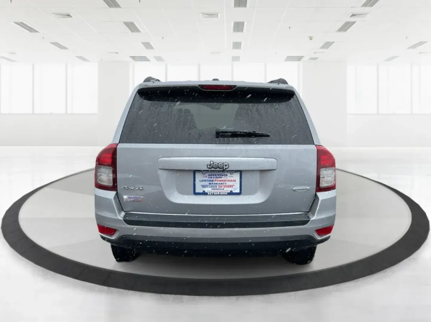 2017 Jeep Compass Latitude 4x4 (1C4NJDEB9HD) with an 2.4L I-4 DOHC engine, located at 4508 South Dixie Dr, Moraine, OH, 45439, (937) 908-9800, 39.689976, -84.218452 - **Unlock Your Adventurous Spirit with the 2017 Jeep Compass Latitude 4x4!**<br /> <br /> Are you ready to embrace a lifestyle filled with adventure and exploration? The 2017 Jeep Compass Latitude 4x4 is your perfect companion for weekend getaways, daily commutes, or even grocery runs around Moraine, - Photo#3