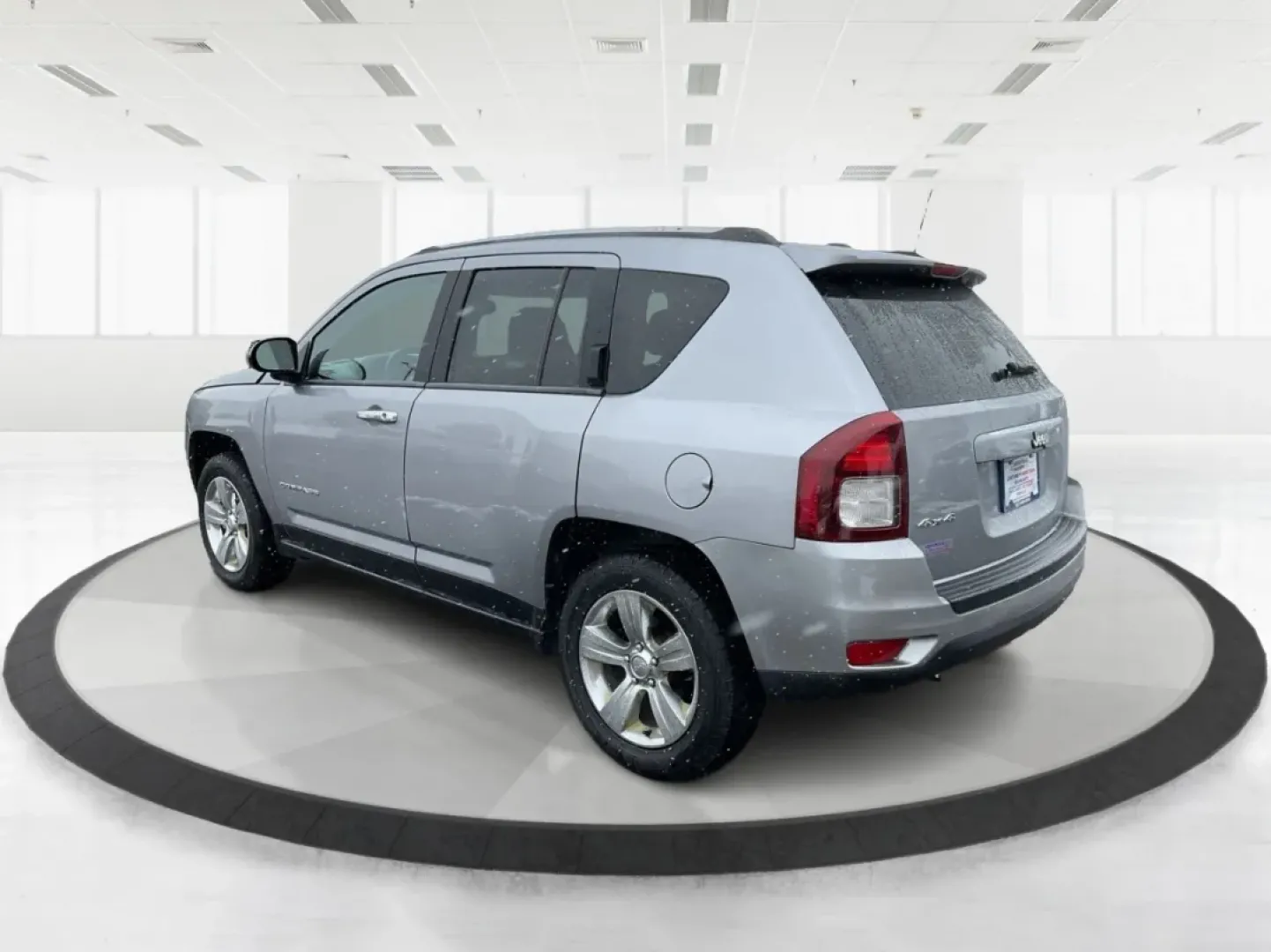 2017 Jeep Compass Latitude 4x4 (1C4NJDEB9HD) with an 2.4L I-4 DOHC engine, located at 4508 South Dixie Dr, Moraine, OH, 45439, (937) 908-9800, 39.689976, -84.218452 - **Unlock Your Adventurous Spirit with the 2017 Jeep Compass Latitude 4x4!**<br /> <br /> Are you ready to embrace a lifestyle filled with adventure and exploration? The 2017 Jeep Compass Latitude 4x4 is your perfect companion for weekend getaways, daily commutes, or even grocery runs around Moraine, - Photo#4