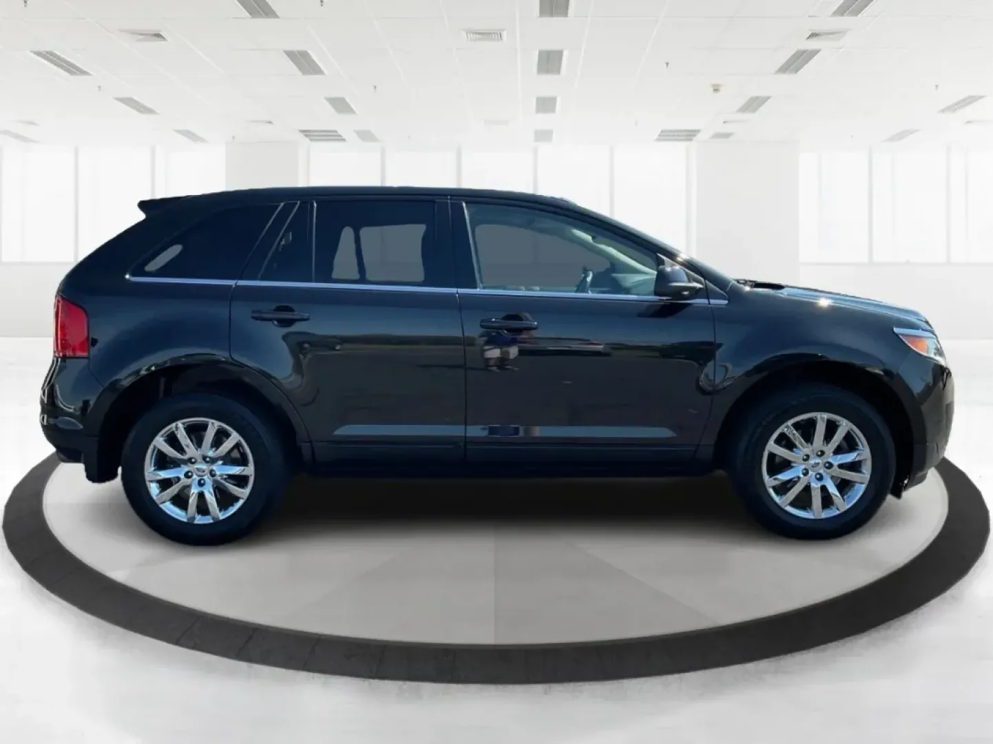 2013 Ford Edge Limited (2FMDK3KC7DB) with an 3.5L V6 DOHC 24V engine, 6-Speed Automatic transmission, located at 1951 S Dayton Lakeview Rd., New Carlisle, OH, 45344, (937) 908-9800, 39.890999, -84.050255 - Are you ready to elevate your driving experience while enjoying the comfort and versatility of an SUV? Look no further than this stunning 2013 Ford Edge Limited, available now at Advantage Car and Credit in Xenia, OH. Perfect for growing families or anyone seeking a reliable vehicle for daily commut - Photo#1