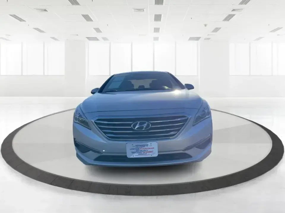 2015 Hyundai Sonata SE (5NPE24AFXFH) with an 2.4L L4 DOHC 16V engine, 7-Speed Automatic transmission, located at 1951 S Dayton Lakeview Rd., New Carlisle, OH, 45344, (937) 908-9800, 39.890999, -84.050255 - 2015 Hyundai Sonata SE - Photo#7