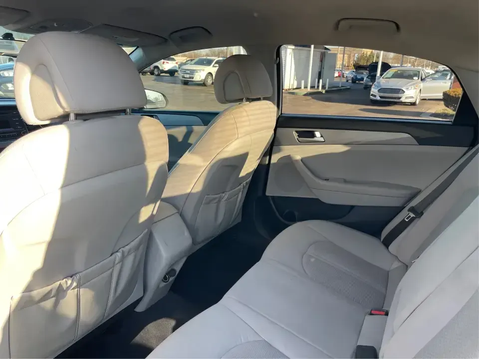 2015 Hyundai Sonata SE (5NPE24AFXFH) with an 2.4L L4 DOHC 16V engine, 7-Speed Automatic transmission, located at 1951 S Dayton Lakeview Rd., New Carlisle, OH, 45344, (937) 908-9800, 39.890999, -84.050255 - 2015 Hyundai Sonata SE - Photo#10