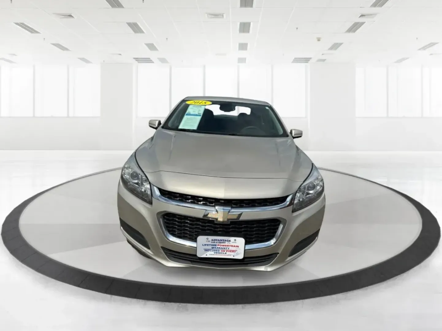 2015 Chevrolet Malibu 1LT (1G11C5SL5FF) with an ECOTEC 2.5L I-4 gasoline direct injection engine, located at 1230 East Main St, Xenia, OH, 45385, (937) 908-9800, 39.688026, -83.910172 - Are you in the market for a reliable sedan that's perfect for daily commutes and weekend getaways alike? Look no further than this stunning 2015 Chevrolet Malibu 1LT, available now at Advantage Car and Credit in Fairborn, OH. This vehicle is not just a car; it's a lifestyle upgrade designed for budg - Photo#7