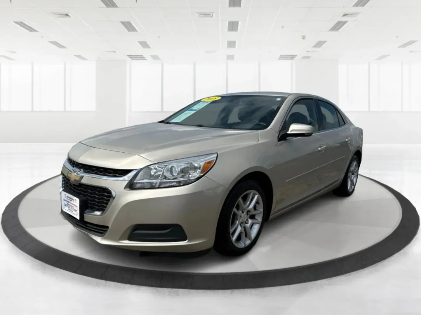 2015 Chevrolet Malibu 1LT (1G11C5SL5FF) with an ECOTEC 2.5L I-4 gasoline direct injection engine, located at 1184 Kauffman Ave, Fairborn, OH, 45324, (937) 908-9800, 39.807072, -84.030914 - Are you in the market for a reliable sedan that's perfect for daily commutes and weekend getaways alike? Look no further than this stunning 2015 Chevrolet Malibu 1LT, available now at Advantage Car and Credit in Fairborn, OH. This vehicle is not just a car; it's a lifestyle upgrade designed for budg - Photo#8