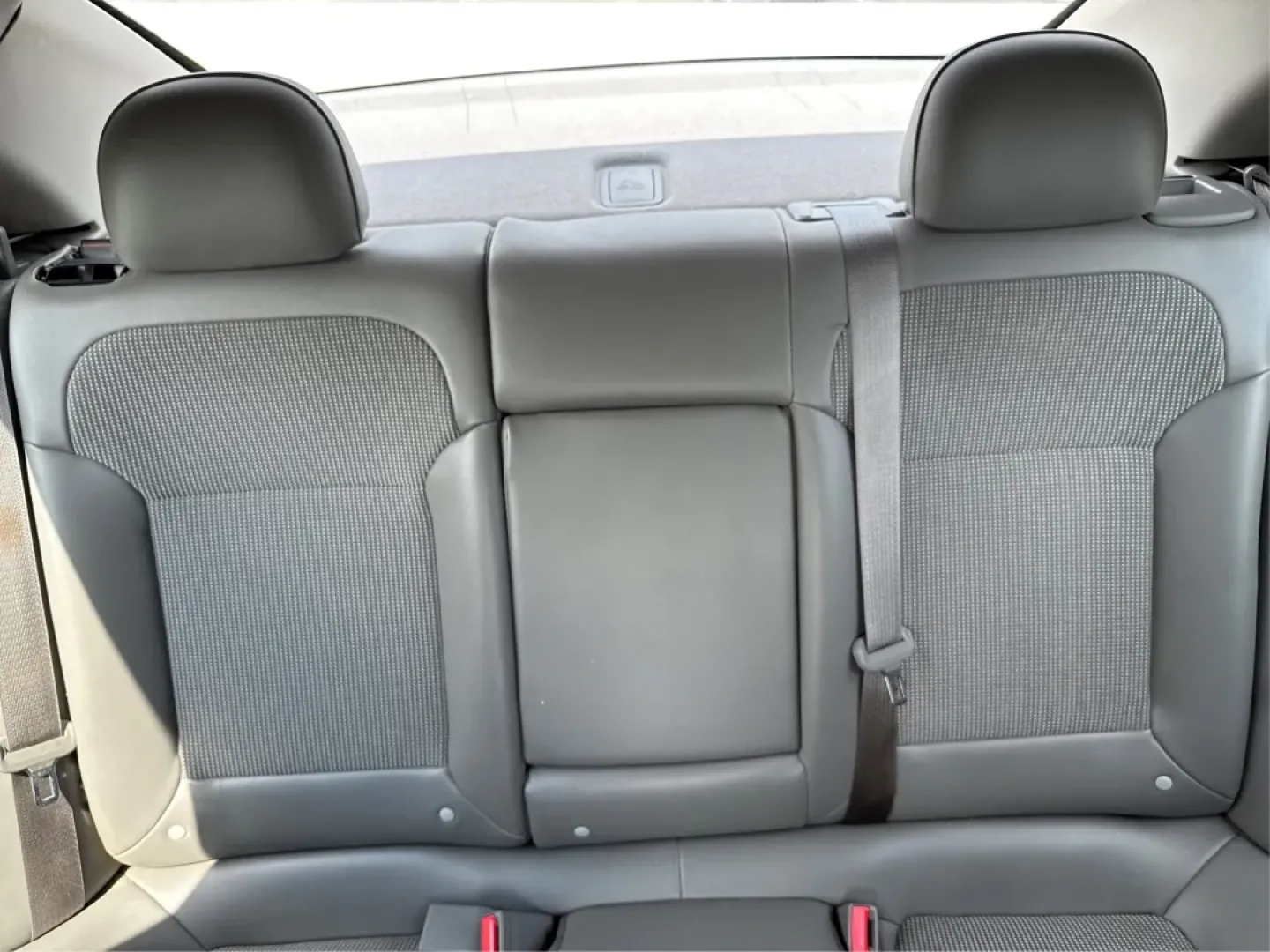 2015 Chevrolet Malibu 1LT (1G11C5SL5FF) with an ECOTEC 2.5L I-4 gasoline direct injection engine, located at 1184 Kauffman Ave, Fairborn, OH, 45324, (937) 908-9800, 39.807072, -84.030914 - Are you in the market for a reliable sedan that's perfect for daily commutes and weekend getaways alike? Look no further than this stunning 2015 Chevrolet Malibu 1LT, available now at Advantage Car and Credit in Fairborn, OH. This vehicle is not just a car; it's a lifestyle upgrade designed for budg - Photo#14