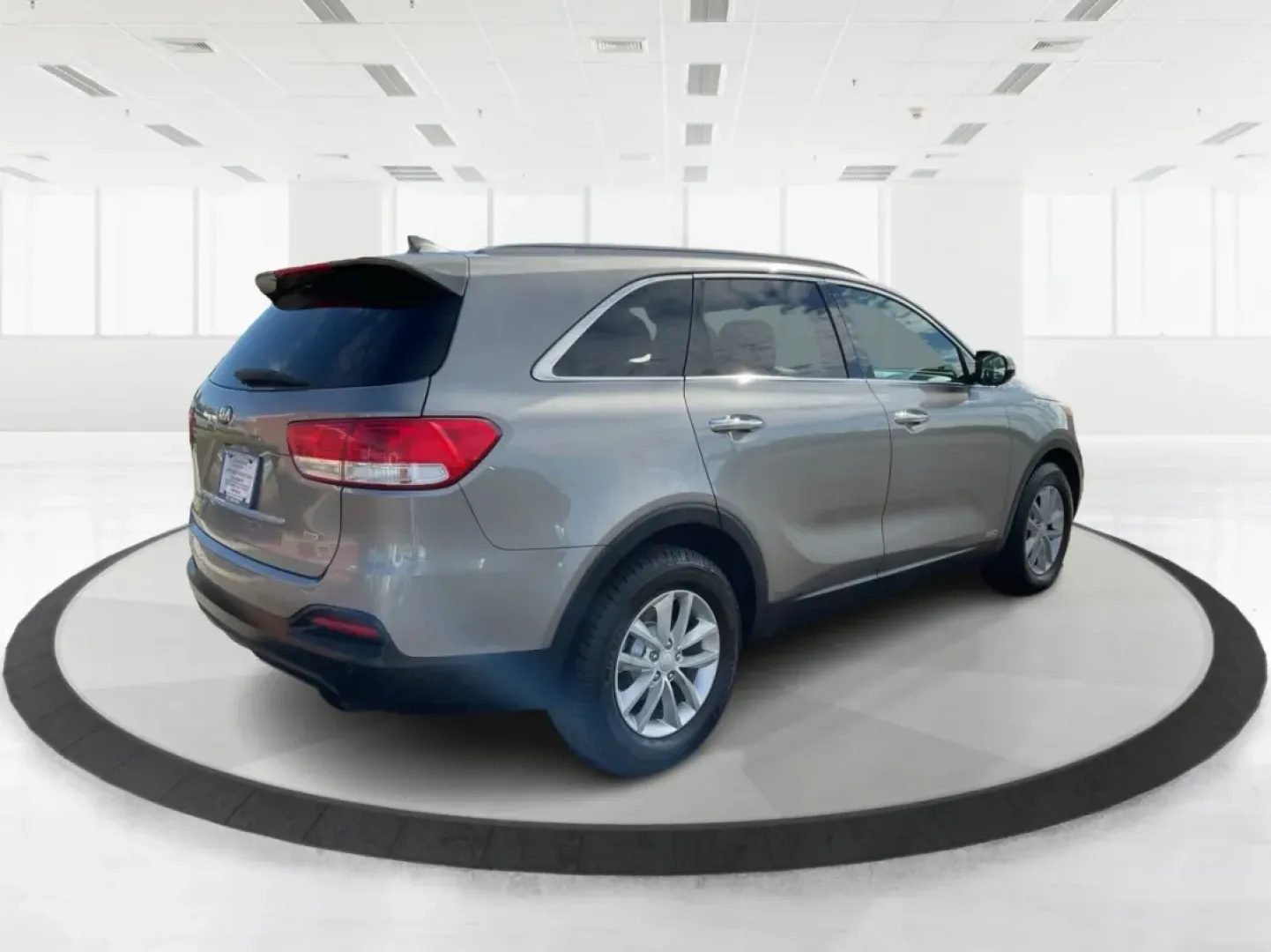 2016 Kia Sorento 2.4L LX (5XYPGDA32GG) with an 2.4L I-4 gasoline direct injection engine, located at 1099 N County Rd 25A, Troy, OH, 45373, (937) 908-9800, 40.057079, -84.212883 - Are you ready to elevate your family adventures while keeping comfort and versatility at the forefront? Look no further than this stunning 2016 Kia Sorento LX, now available at Advantage Car and Credit - Troy. Nestled in the heart of Troy, OH, at 1099 N County Rd 25A, our Buy Here Pay Here dealershi - Photo#2