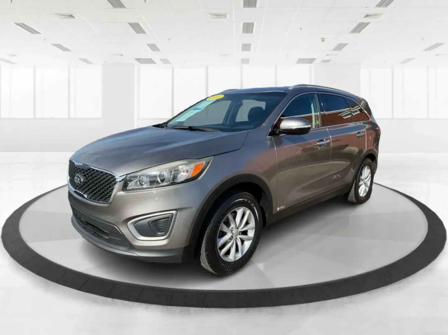 2016 Kia Sorento 2.4L LX (5XYPGDA32GG) with an 2.4L I-4 gasoline direct injection engine, located at 1099 N County Rd 25A, Troy, OH, 45373, (937) 908-9800, 40.057079, -84.212883 - Are you ready to elevate your family adventures while keeping comfort and versatility at the forefront? Look no further than this stunning 2016 Kia Sorento LX, now available at Advantage Car and Credit - Troy. Nestled in the heart of Troy, OH, at 1099 N County Rd 25A, our Buy Here Pay Here dealershi - Photo#8