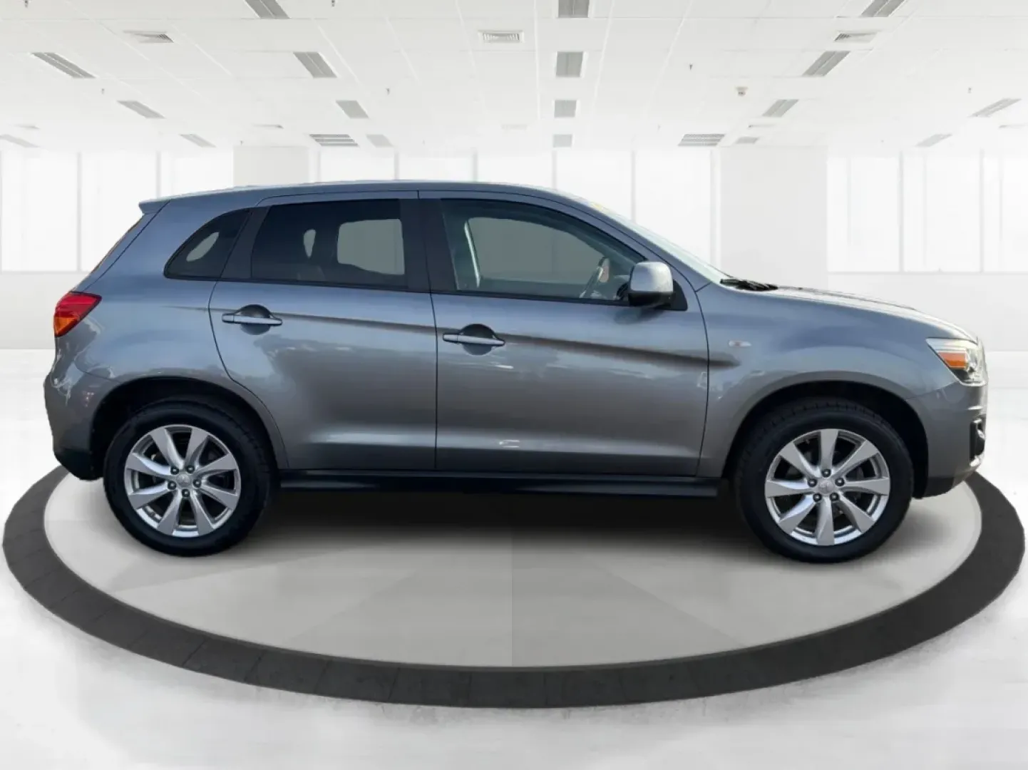 2015 Mitsubishi Outlander ES (4A4AP3AUXFE) with an 2L I-4 DOHC engine, located at 8750 N County Rd 25A, Piqua, OH, 45356, (937) 908-9800, 40.164391, -84.232513 - **Discover Adventure with the 2015 Mitsubishi Outlander - Perfect for Families and Road Trips!**<br /> <br /> At Advantage Car and Credit - Piqua, located at 8750 N County Rd 25A, Piqua, OH 45356, we understand that life is about experiences-whether it's weekend getaways, school runs, or family adve - Photo#1