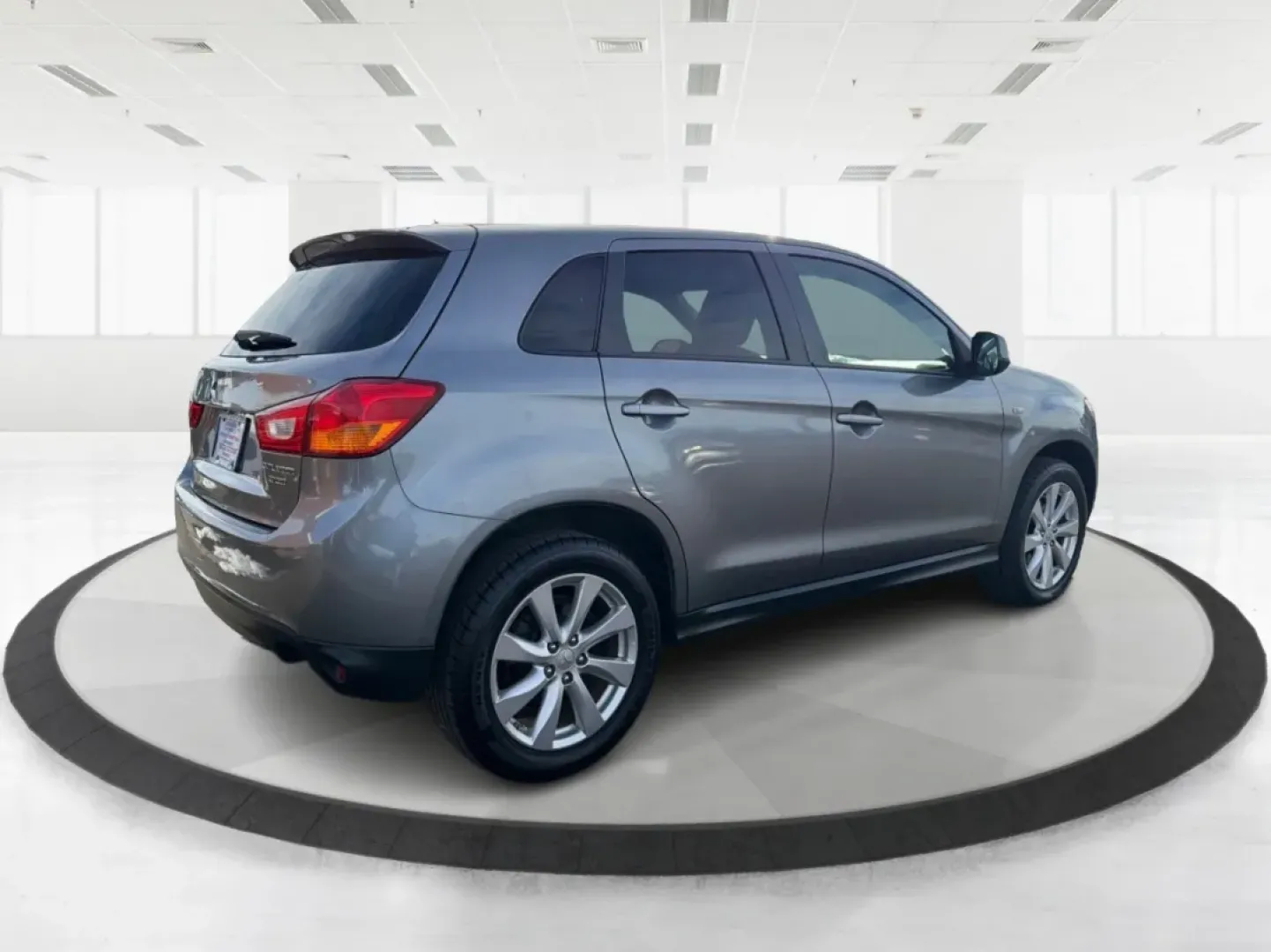 2015 Mitsubishi Outlander ES (4A4AP3AUXFE) with an 2L I-4 DOHC engine, located at 8750 N County Rd 25A, Piqua, OH, 45356, (937) 908-9800, 40.164391, -84.232513 - **Discover Adventure with the 2015 Mitsubishi Outlander - Perfect for Families and Road Trips!**<br /> <br /> At Advantage Car and Credit - Piqua, located at 8750 N County Rd 25A, Piqua, OH 45356, we understand that life is about experiences-whether it's weekend getaways, school runs, or family adve - Photo#2