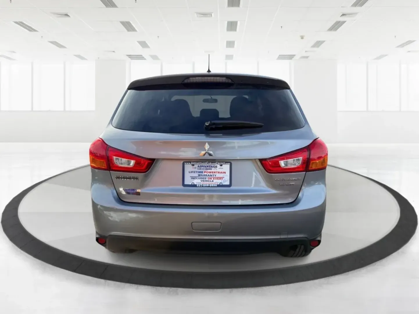 2015 Mitsubishi Outlander ES (4A4AP3AUXFE) with an 2L I-4 DOHC engine, located at 8750 N County Rd 25A, Piqua, OH, 45356, (937) 908-9800, 40.164391, -84.232513 - **Discover Adventure with the 2015 Mitsubishi Outlander - Perfect for Families and Road Trips!**<br /> <br /> At Advantage Car and Credit - Piqua, located at 8750 N County Rd 25A, Piqua, OH 45356, we understand that life is about experiences-whether it's weekend getaways, school runs, or family adve - Photo#3