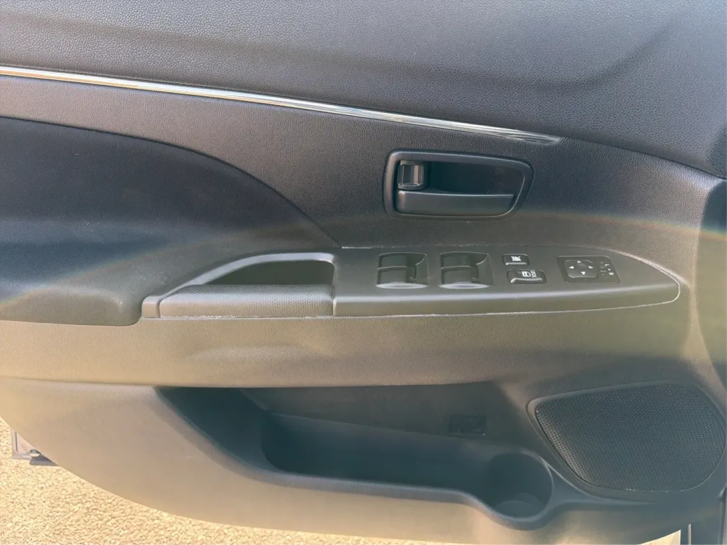 2015 Mitsubishi Outlander ES (4A4AP3AUXFE) with an 2L I-4 DOHC engine, located at 8750 N County Rd 25A, Piqua, OH, 45356, (937) 908-9800, 40.164391, -84.232513 - **Discover Adventure with the 2015 Mitsubishi Outlander - Perfect for Families and Road Trips!**<br /> <br /> At Advantage Car and Credit - Piqua, located at 8750 N County Rd 25A, Piqua, OH 45356, we understand that life is about experiences-whether it's weekend getaways, school runs, or family adve - Photo#17