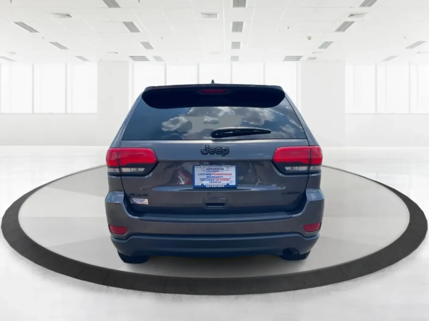 2016 Jeep Grand Cherokee Laredo (1C4RJFAG8GC) with an Pentastar 3.6L V-6 DOHC engine, located at 880 E. National Road, Vandalia, OH, 45377, (937) 908-9800, 39.891918, -84.183594 - **Elevate Your Adventures with the 2016 Jeep Grand Cherokee Laredo!**<br /> <br /> Are you ready to embark on your next adventure? Whether you're a growing family needing more space for weekend getaways or a commuter seeking a reliable ride for daily travels, the 2016 Jeep Grand Cherokee Laredo is y - Photo#3