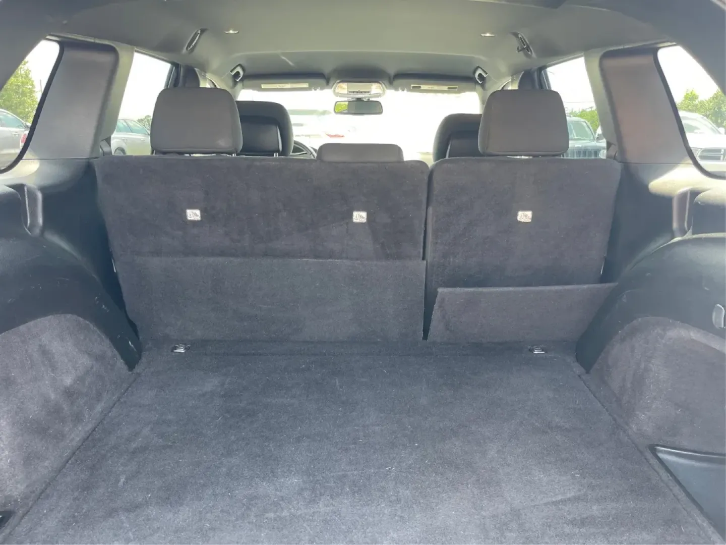 2016 Jeep Grand Cherokee Laredo (1C4RJFAG8GC) with an Pentastar 3.6L V-6 DOHC engine, located at 880 E. National Road, Vandalia, OH, 45377, (937) 908-9800, 39.891918, -84.183594 - **Elevate Your Adventures with the 2016 Jeep Grand Cherokee Laredo!**<br /> <br /> Are you ready to embark on your next adventure? Whether you're a growing family needing more space for weekend getaways or a commuter seeking a reliable ride for daily travels, the 2016 Jeep Grand Cherokee Laredo is y - Photo#12