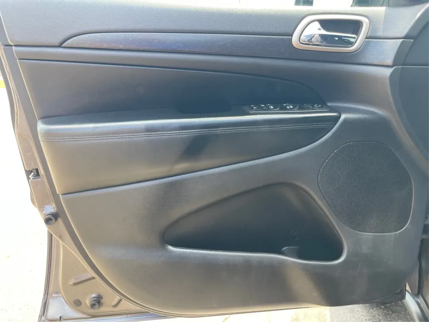 2016 Jeep Grand Cherokee Laredo (1C4RJFAG8GC) with an Pentastar 3.6L V-6 DOHC engine, located at 880 E. National Road, Vandalia, OH, 45377, (937) 908-9800, 39.891918, -84.183594 - **Elevate Your Adventures with the 2016 Jeep Grand Cherokee Laredo!**<br /> <br /> Are you ready to embark on your next adventure? Whether you're a growing family needing more space for weekend getaways or a commuter seeking a reliable ride for daily travels, the 2016 Jeep Grand Cherokee Laredo is y - Photo#19