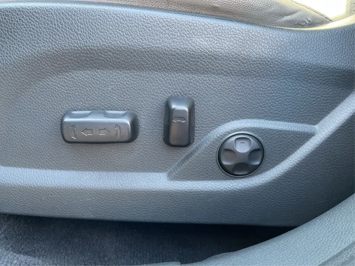 2013 Hyundai Santa Fe Sport (5XYZU3LB9DG) with an Theta II 2.4L I-4 gasoline direct injection engine, located at 4508 South Dixie Dr, Moraine, OH, 45439, (937) 908-9800, 39.689976, -84.218452 - **Adventure Awaits with the 2013 Hyundai Santa Fe Sport at Advantage Car and Credit Moraine!**<br /> <br /> Are you looking for a versatile SUV that can handle all of life's adventures? Whether you're carting the family to soccer practice, going on weekend camping trips, or commuting to work every - Photo#16