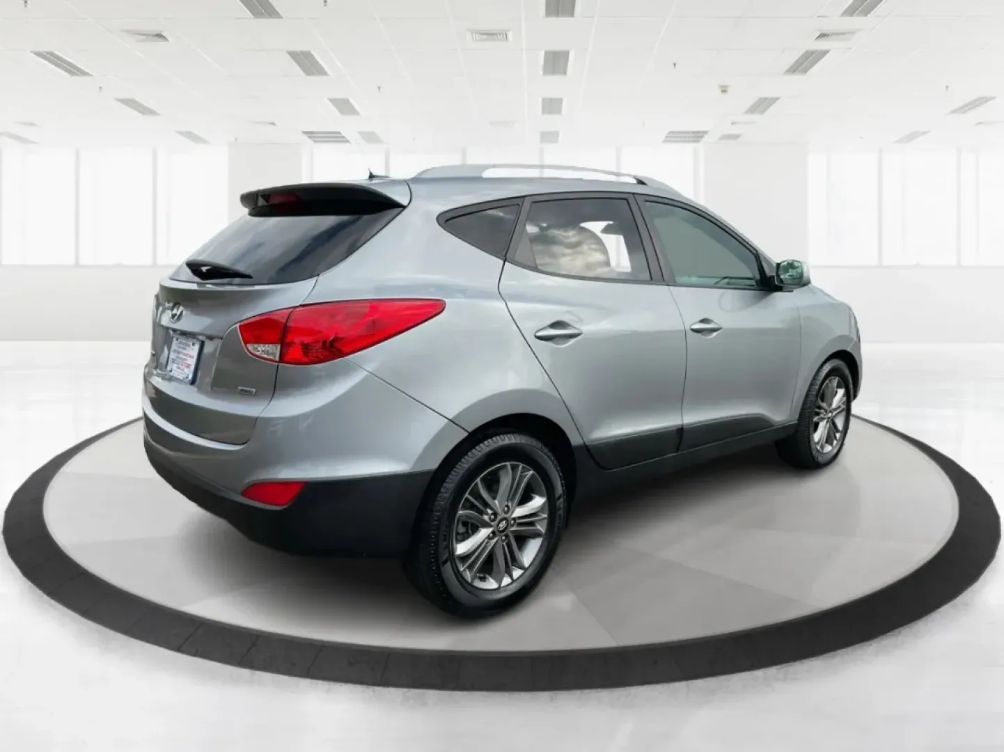 2015 Hyundai Tucson SE (KM8JUCAG2FU) with an Theta II 2.4L I-4 gasoline direct injection engine, located at 1099 N County Rd 25A, Troy, OH, 45373, (937) 908-9800, 40.057079, -84.212883 - Are you ready to elevate your daily commute or weekend adventures? The 2015 Hyundai Tucson SE, available exclusively at Advantage Car and Credit in Troy, OH, is the perfect SUV for anyone looking to enhance their lifestyle with a reliable and stylish vehicle. With its robust features and practicalit - Photo#2