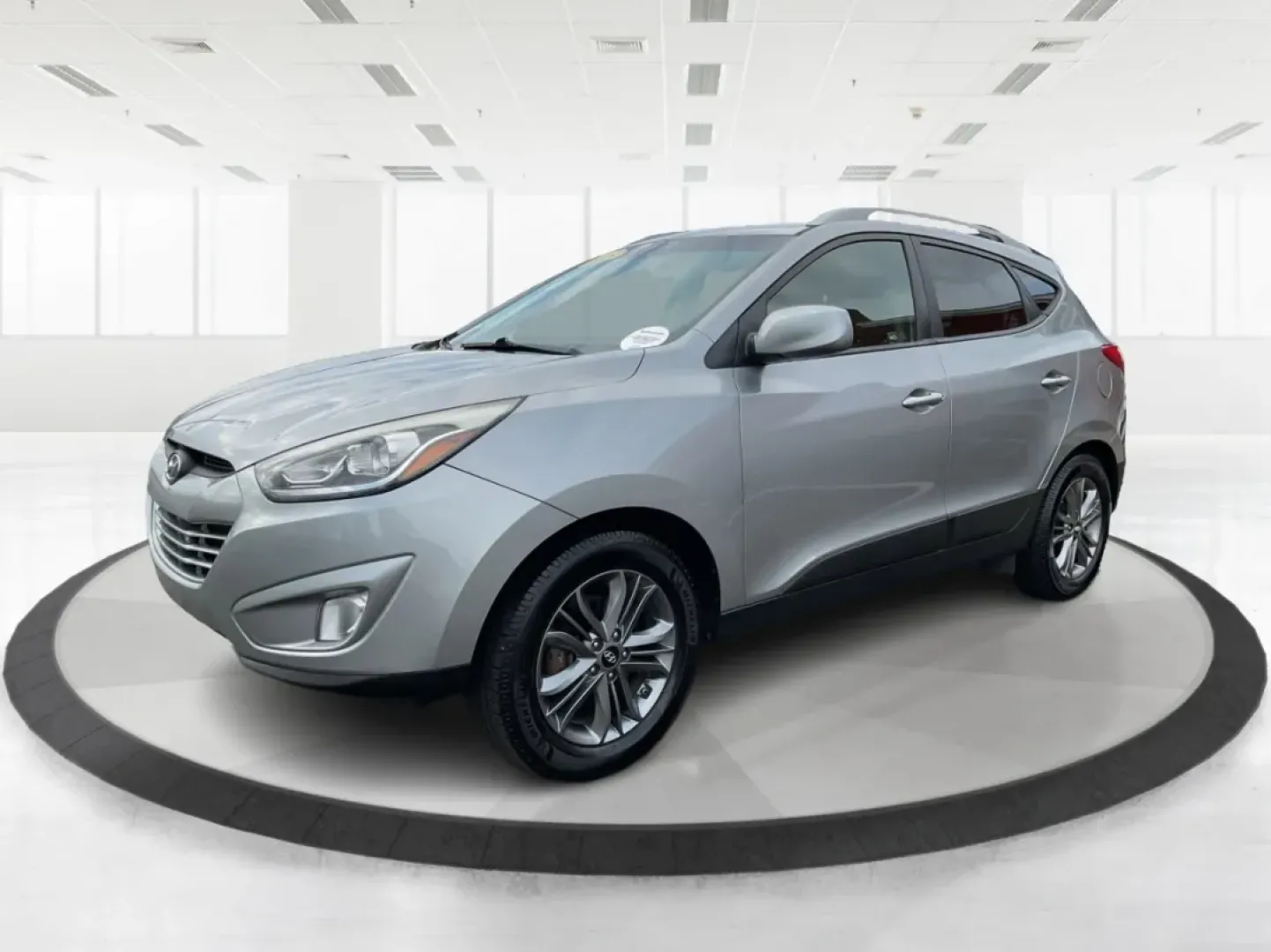 2015 Hyundai Tucson SE (KM8JUCAG2FU) with an Theta II 2.4L I-4 gasoline direct injection engine, located at 1099 N County Rd 25A, Troy, OH, 45373, (937) 908-9800, 40.057079, -84.212883 - Are you ready to elevate your daily commute or weekend adventures? The 2015 Hyundai Tucson SE, available exclusively at Advantage Car and Credit in Troy, OH, is the perfect SUV for anyone looking to enhance their lifestyle with a reliable and stylish vehicle. With its robust features and practicalit - Photo#7