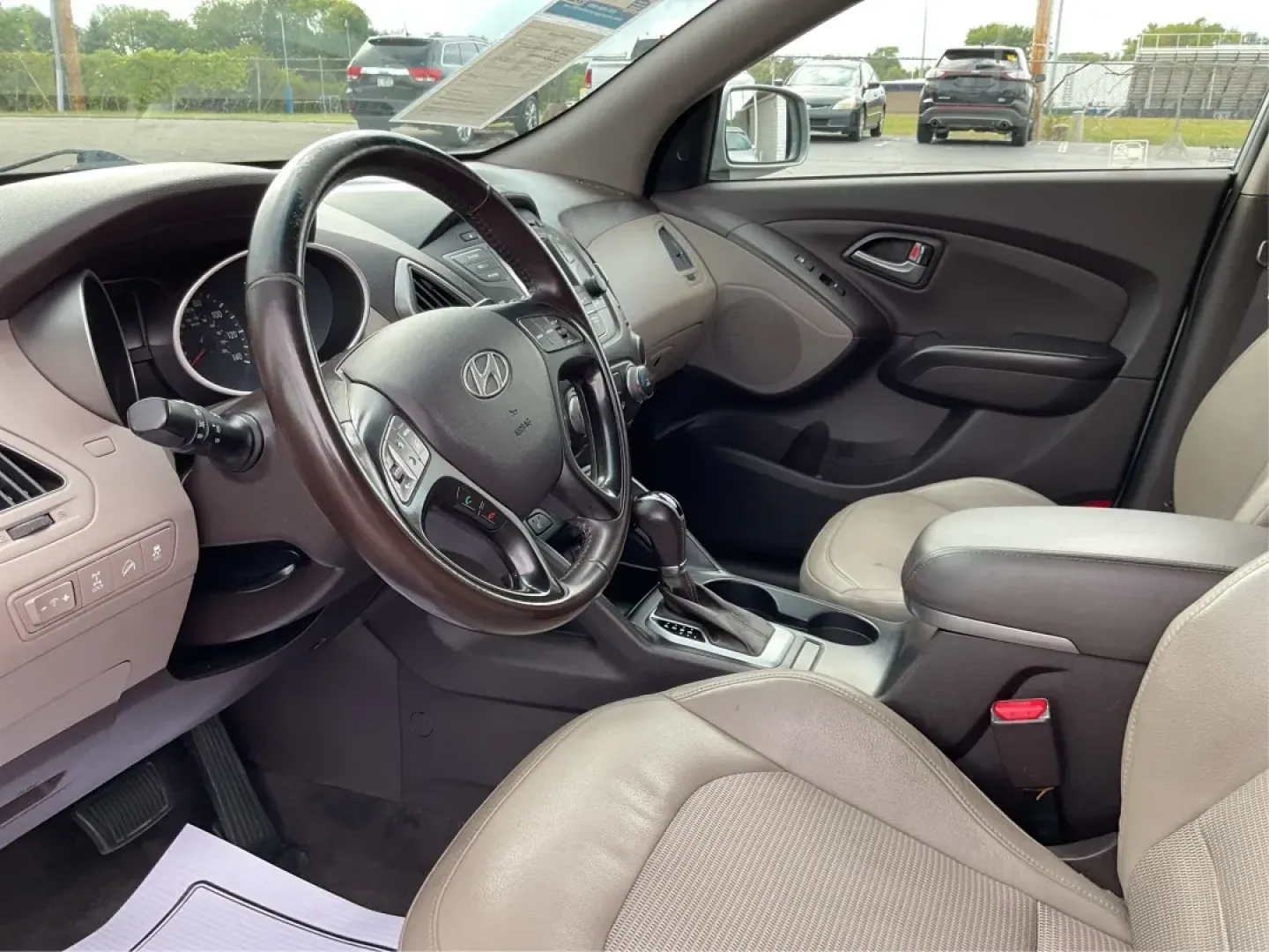 2015 Hyundai Tucson SE (KM8JUCAG2FU) with an Theta II 2.4L I-4 gasoline direct injection engine, located at 1099 N County Rd 25A, Troy, OH, 45373, (937) 908-9800, 40.057079, -84.212883 - Are you ready to elevate your daily commute or weekend adventures? The 2015 Hyundai Tucson SE, available exclusively at Advantage Car and Credit in Troy, OH, is the perfect SUV for anyone looking to enhance their lifestyle with a reliable and stylish vehicle. With its robust features and practicalit - Photo#8