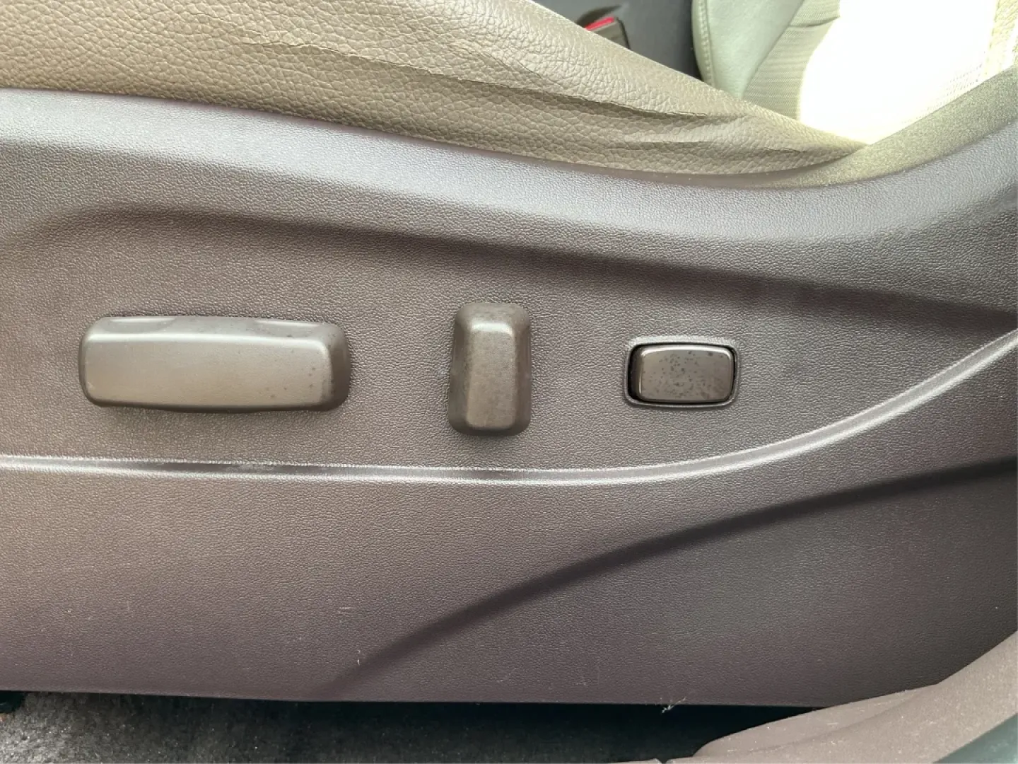 2015 Hyundai Tucson SE (KM8JUCAG2FU) with an Theta II 2.4L I-4 gasoline direct injection engine, located at 1099 N County Rd 25A, Troy, OH, 45373, (937) 908-9800, 40.057079, -84.212883 - Are you ready to elevate your daily commute or weekend adventures? The 2015 Hyundai Tucson SE, available exclusively at Advantage Car and Credit in Troy, OH, is the perfect SUV for anyone looking to enhance their lifestyle with a reliable and stylish vehicle. With its robust features and practicalit - Photo#16