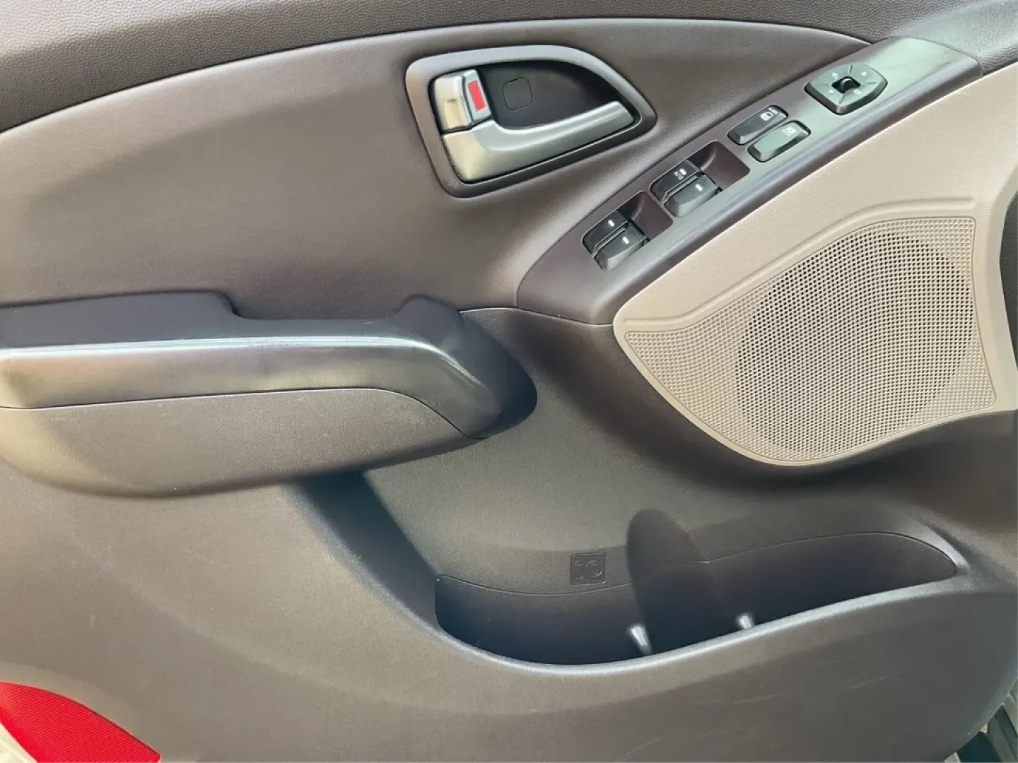 2015 Hyundai Tucson SE (KM8JUCAG2FU) with an Theta II 2.4L I-4 gasoline direct injection engine, located at 1099 N County Rd 25A, Troy, OH, 45373, (937) 908-9800, 40.057079, -84.212883 - Are you ready to elevate your daily commute or weekend adventures? The 2015 Hyundai Tucson SE, available exclusively at Advantage Car and Credit in Troy, OH, is the perfect SUV for anyone looking to enhance their lifestyle with a reliable and stylish vehicle. With its robust features and practicalit - Photo#17