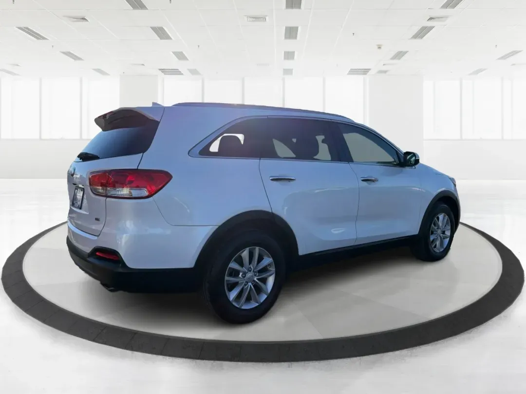 2016 Kia Sorento 2.4L LX (5XYPG4A39GG) with an 2.4L I-4 gasoline direct injection engine, located at 4508 South Dixie Dr, Moraine, OH, 45439, (937) 908-9800, 39.689976, -84.218452 - **Discover the Perfect Family SUV for Your Next Adventure!**<br /> <br /> Are you in search of a reliable SUV that can comfortably accommodate your growing family while also being great for weekend getaways? Look no further than the 2016 Kia Sorento 2.4L LX, available now at Advantage Car and Credit - Photo#2