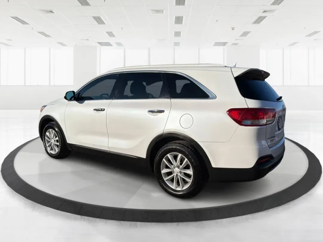 2016 Kia Sorento 2.4L LX (5XYPG4A39GG) with an 2.4L I-4 gasoline direct injection engine, located at 4508 South Dixie Dr, Moraine, OH, 45439, (937) 908-9800, 39.689976, -84.218452 - **Discover the Perfect Family SUV for Your Next Adventure!**<br /> <br /> Are you in search of a reliable SUV that can comfortably accommodate your growing family while also being great for weekend getaways? Look no further than the 2016 Kia Sorento 2.4L LX, available now at Advantage Car and Credit - Photo#4