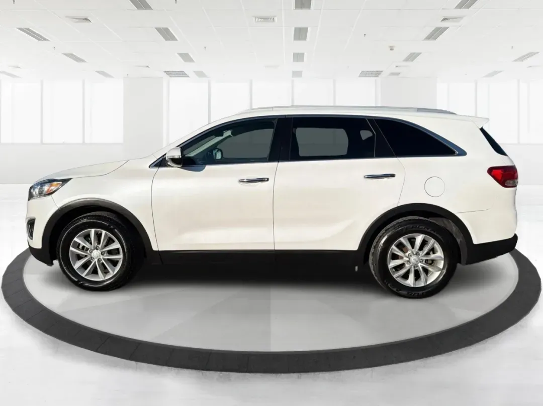 2016 Kia Sorento 2.4L LX (5XYPG4A39GG) with an 2.4L I-4 gasoline direct injection engine, located at 4508 South Dixie Dr, Moraine, OH, 45439, (937) 908-9800, 39.689976, -84.218452 - **Discover the Perfect Family SUV for Your Next Adventure!**<br /> <br /> Are you in search of a reliable SUV that can comfortably accommodate your growing family while also being great for weekend getaways? Look no further than the 2016 Kia Sorento 2.4L LX, available now at Advantage Car and Credit - Photo#5