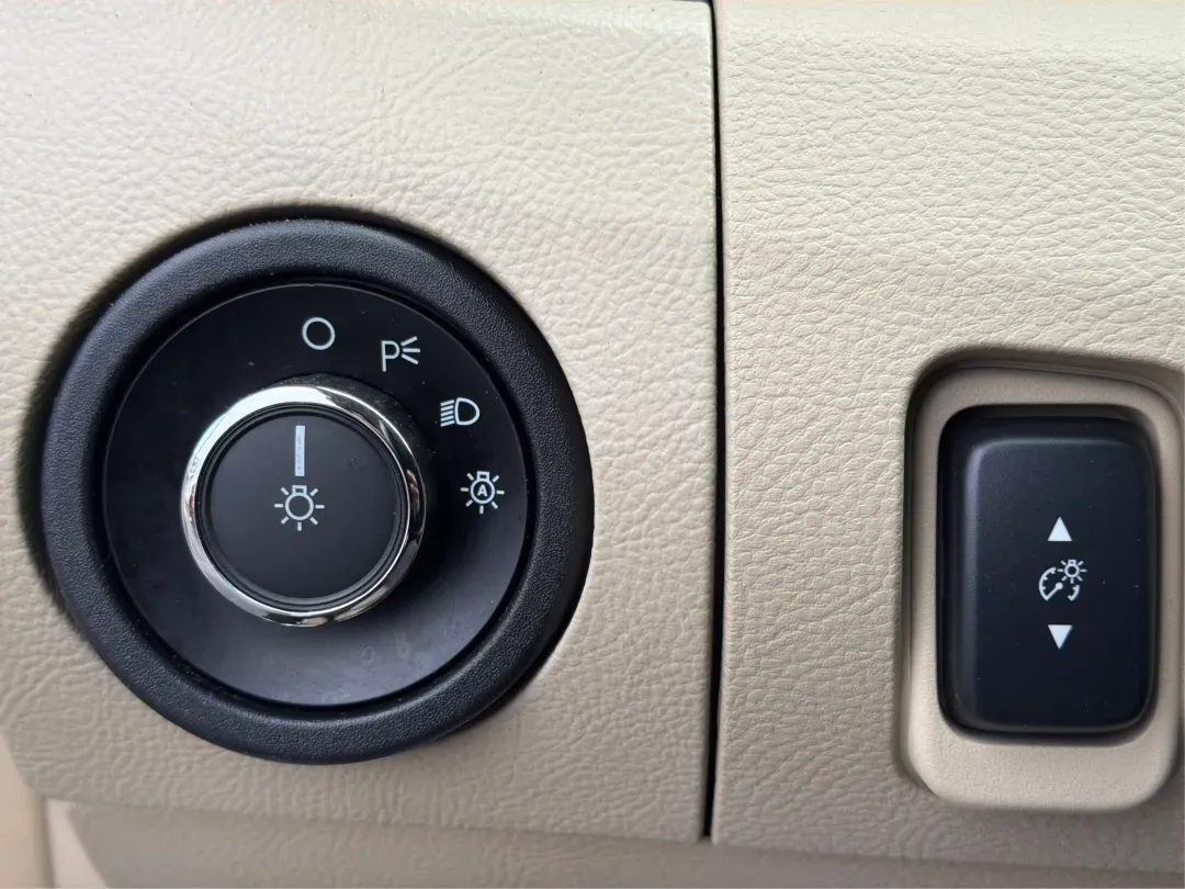 2013 Ford Taurus SEL (1FAHP2H87DG) with an 3.5L V-6 DOHC engine, located at 8750 N County Rd 25A, Piqua, OH, 45356, (937) 908-9800, 40.164391, -84.232513 - **Discover the Perfect Family Sedan: 2013 Ford Taurus SEL at Advantage Car and Credit - Piqua, OH**<br /> <br /> Are you searching for a reliable and spacious vehicle that fits seamlessly into your family's lifestyle? Look no further than this 2013 Ford Taurus SEL, available now at Advantage Car and - Photo#16