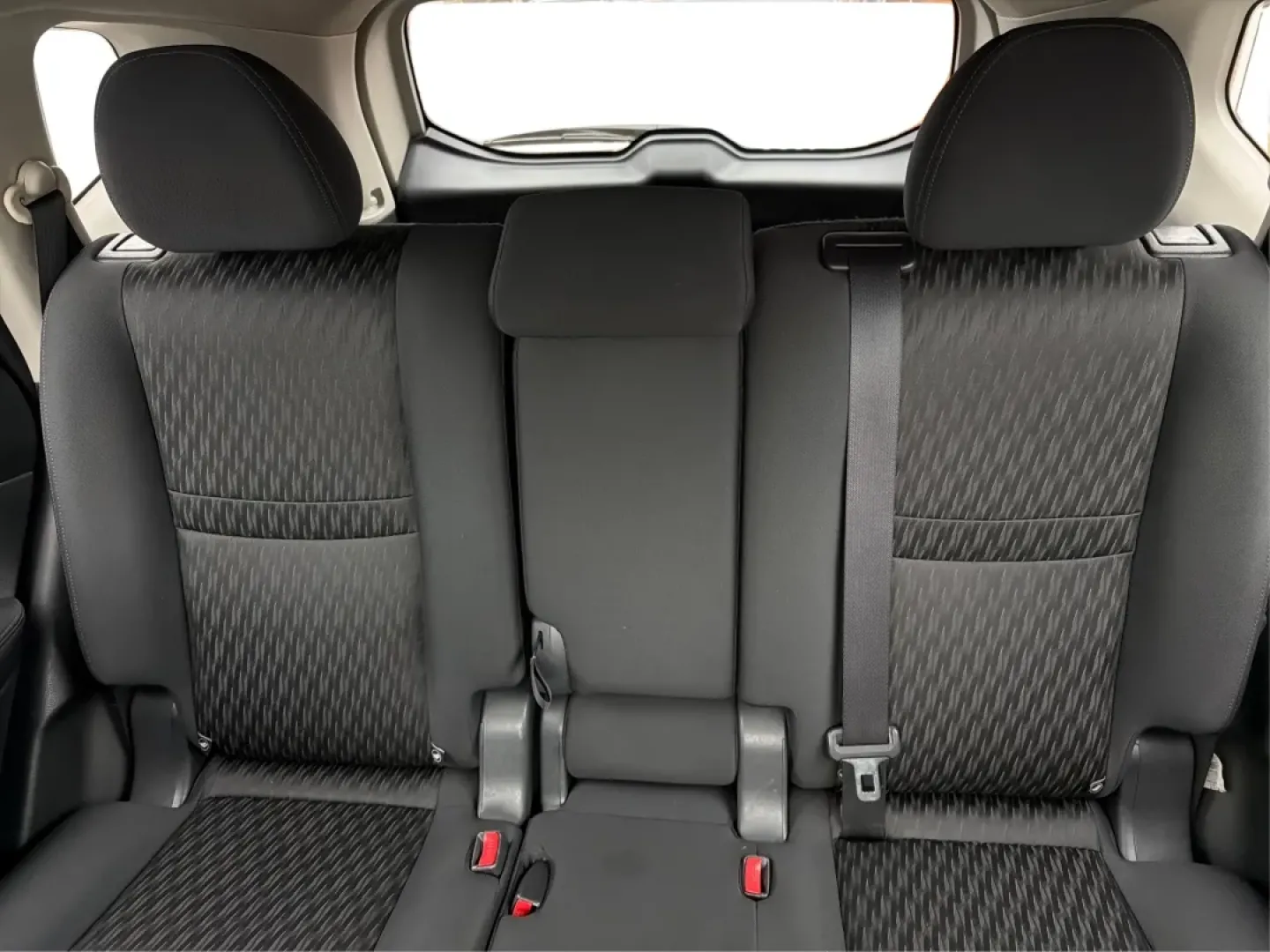 2017 Nissan Rogue S (KNMAT2MV0HP) with an 2.5L I-4 DOHC engine, CVT transmission, located at 1230 East Main St, Xenia, OH, 45385, (937) 908-9800, 39.688026, -83.910172 - **Adventure Awaits: Explore the 2017 Nissan Rogue at Advantage Car and Credit!**<br /> <br /> Are you ready to embark on your next family road trip or weekend adventure? The 2017 Nissan Rogue is the perfect companion for those who value versatility, comfort, and reliability. Whether you're navigatin - Photo#14