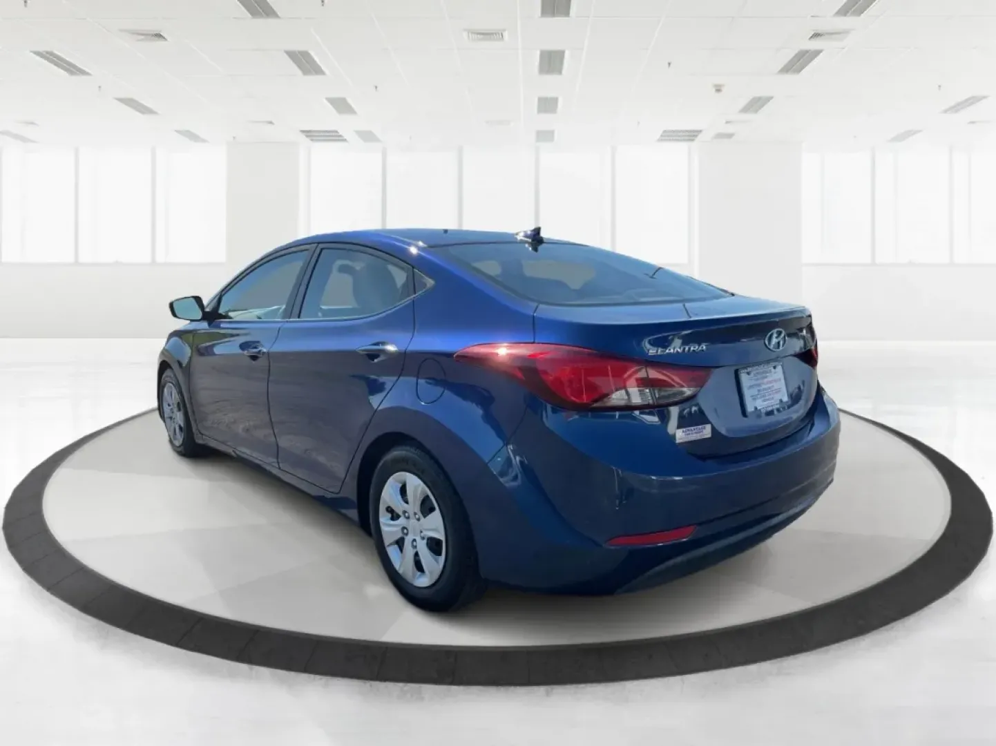 2016 Hyundai Elantra SE (5NPDH4AE5GH) with an Nu 1.8L I-4 DOHC engine, located at 401 Woodman Dr, Riverside, OH, 45431, (937) 908-9800, 39.760899, -84.123421 - **Elevate Your Daily Commute with the 2016 Hyundai Elantra SE at Advantage Car and Credit!**<br /> <br /> Are you tired of your mundane daily commute? Looking for a reliable vehicle that not only delivers performance but also fits your lifestyle? Look no further! The 2016 Hyundai Elantra SE is your - Photo#4