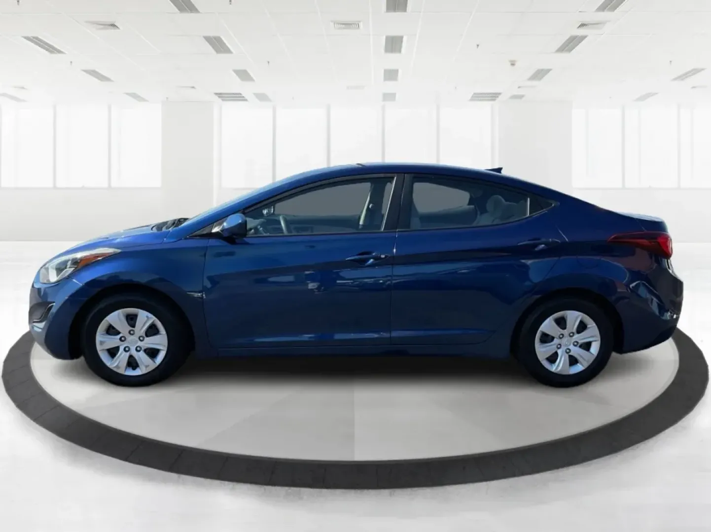 2016 Hyundai Elantra SE (5NPDH4AE5GH) with an Nu 1.8L I-4 DOHC engine, located at 401 Woodman Dr, Riverside, OH, 45431, (937) 908-9800, 39.760899, -84.123421 - **Elevate Your Daily Commute with the 2016 Hyundai Elantra SE at Advantage Car and Credit!**<br /> <br /> Are you tired of your mundane daily commute? Looking for a reliable vehicle that not only delivers performance but also fits your lifestyle? Look no further! The 2016 Hyundai Elantra SE is your - Photo#5