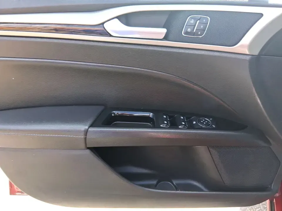 2016 Ford Fusion SE (3FA6P0HD7GR) with an 1.5L L4 DOHC 16V engine, 6-Speed Automatic transmission, located at 1099 N County Rd 25A, Troy, OH, 45373, (937) 908-9800, 40.057079, -84.212883 - Experience the perfect blend of style, comfort, and reliability with this 2016 Ford Fusion SE, available now at Advantage Car and Credit in Fairborn, OH. Whether you're a commuter navigating the busy streets of downtown Fairborn or a growing family looking for a dependable vehicle for your weekend a - Photo#19