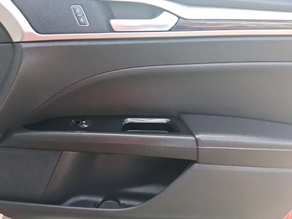 2016 Ford Fusion SE (3FA6P0HD7GR) with an 1.5L L4 DOHC 16V engine, 6-Speed Automatic transmission, located at 1099 N County Rd 25A, Troy, OH, 45373, (937) 908-9800, 40.057079, -84.212883 - Experience the perfect blend of style, comfort, and reliability with this 2016 Ford Fusion SE, available now at Advantage Car and Credit in Fairborn, OH. Whether you're a commuter navigating the busy streets of downtown Fairborn or a growing family looking for a dependable vehicle for your weekend a - Photo#20