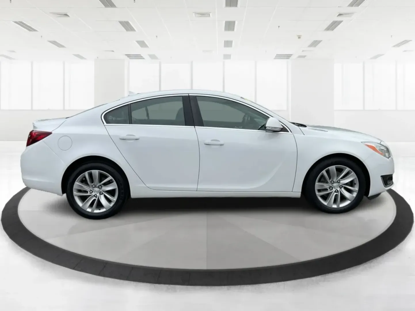 2014 Buick Regal Turbo (2G4GK5EX3E9) with an 2L I-4 gasoline direct injection engine, located at 880 E. National Road, Vandalia, OH, 45377, (937) 908-9800, 39.891918, -84.183594 - **Unleash Your Driving Experience with the 2014 Buick Regal Turbo: The Perfect Blend of Comfort and Style!**<br /> <br /> Are you on the lookout for a car that not only meets your daily commuting needs but also elevates your lifestyle? Look no further than our stunning 2014 Buick Regal Turbo, availa - Photo#1