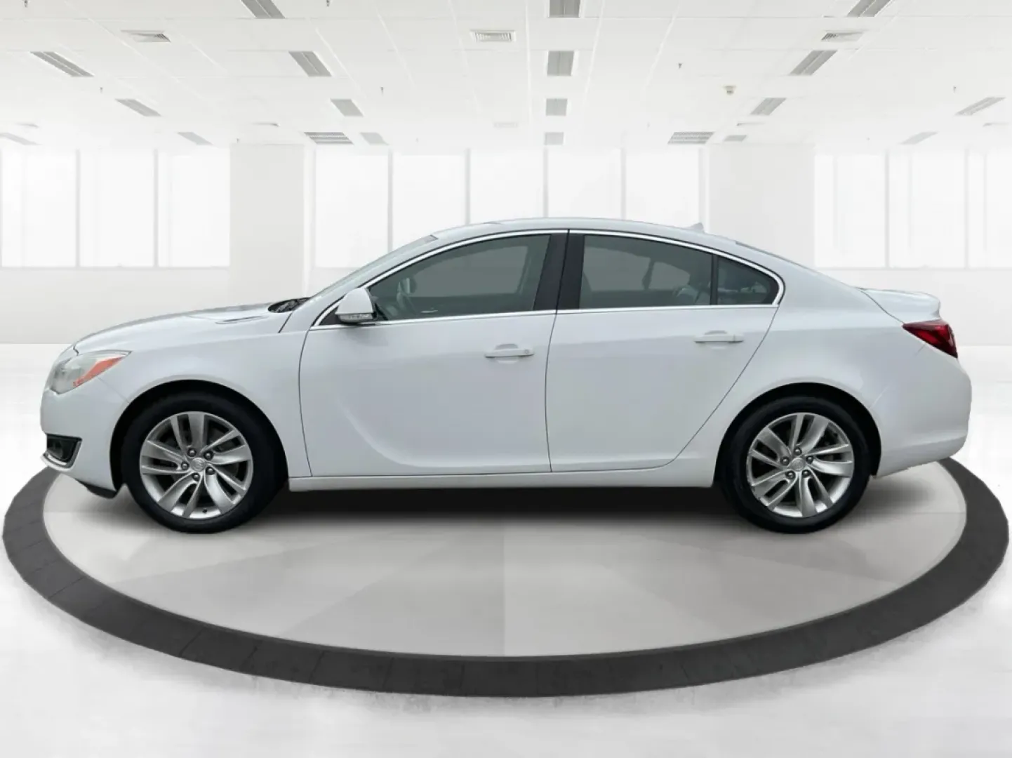 2014 Buick Regal Turbo (2G4GK5EX3E9) with an 2L I-4 gasoline direct injection engine, located at 880 E. National Road, Vandalia, OH, 45377, (937) 908-9800, 39.891918, -84.183594 - **Unleash Your Driving Experience with the 2014 Buick Regal Turbo: The Perfect Blend of Comfort and Style!**<br /> <br /> Are you on the lookout for a car that not only meets your daily commuting needs but also elevates your lifestyle? Look no further than our stunning 2014 Buick Regal Turbo, availa - Photo#5