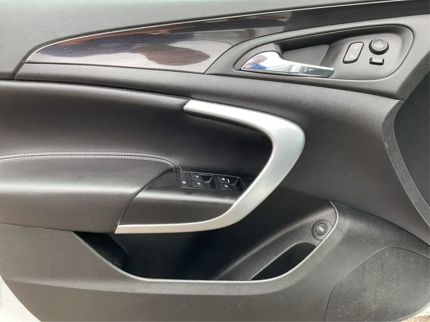 2014 Buick Regal Turbo (2G4GK5EX3E9) with an 2L I-4 gasoline direct injection engine, located at 880 E. National Road, Vandalia, OH, 45377, (937) 908-9800, 39.891918, -84.183594 - **Unleash Your Driving Experience with the 2014 Buick Regal Turbo: The Perfect Blend of Comfort and Style!**<br /> <br /> Are you on the lookout for a car that not only meets your daily commuting needs but also elevates your lifestyle? Look no further than our stunning 2014 Buick Regal Turbo, availa - Photo#18