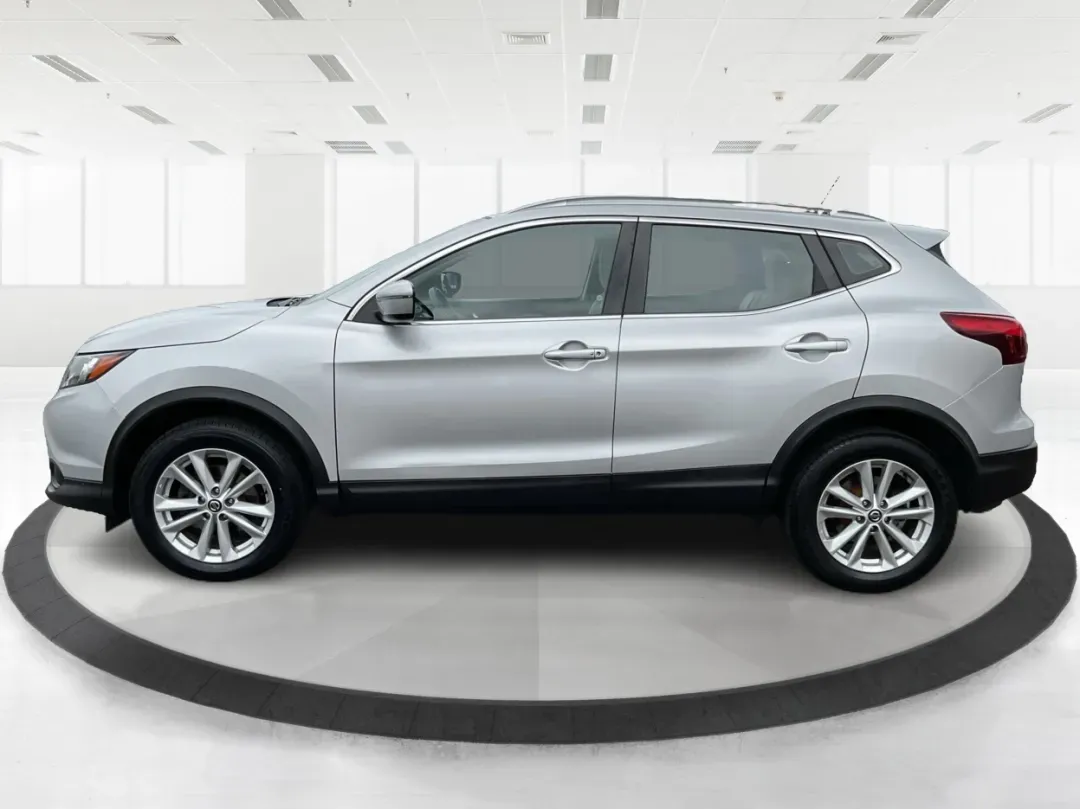 2019 Nissan Rogue SV (JN1BJ1CR3KW) with an 2L I-4 gasoline direct injection engine, located at 4508 South Dixie Dr, Moraine, OH, 45439, (937) 908-9800, 39.689976, -84.218452 - Imagine hitting the open road, the wind in your hair, as you embark on spontaneous weekend adventures or daily commutes-this is the lifestyle that the 2019 Nissan Rogue SV embodies. With its versatile SUV design and impressive features, this vehicle is perfect for anyone looking to elevate their dri - Photo#5