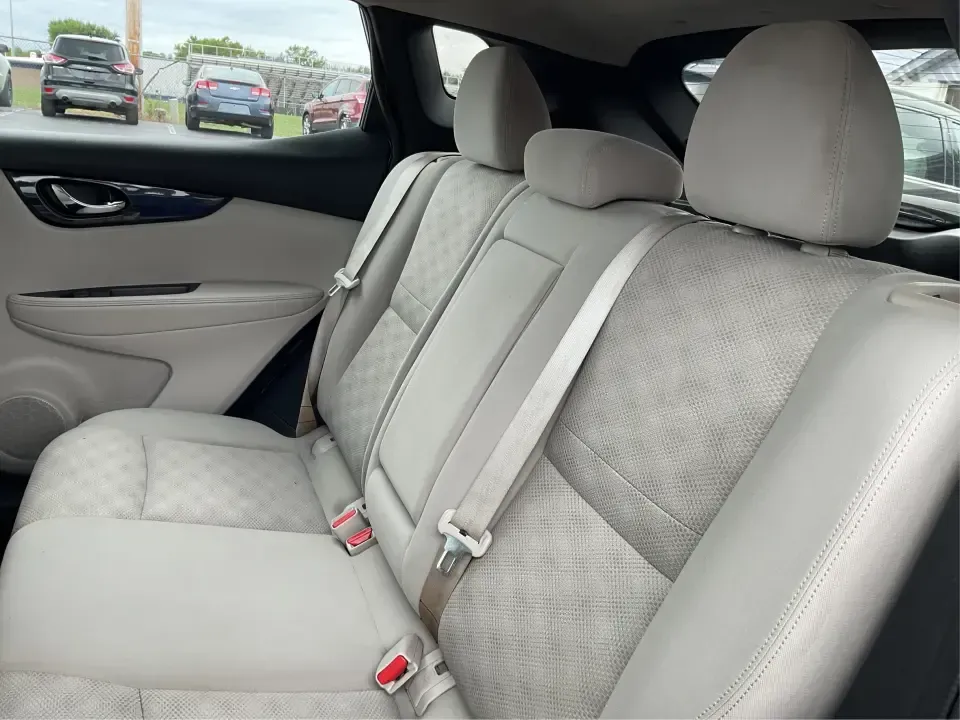 2019 Nissan Rogue SV (JN1BJ1CR3KW) with an 2L I-4 gasoline direct injection engine, CVT transmission, located at 880 E. National Road, Vandalia, OH, 45377, (937) 908-9800, 39.891918, -84.183594 - Imagine hitting the open road, the wind in your hair, as you embark on spontaneous weekend adventures or daily commutes-this is the lifestyle that the 2019 Nissan Rogue SV embodies. With its versatile SUV design and impressive features, this vehicle is perfect for anyone looking to elevate their dri - Photo#10