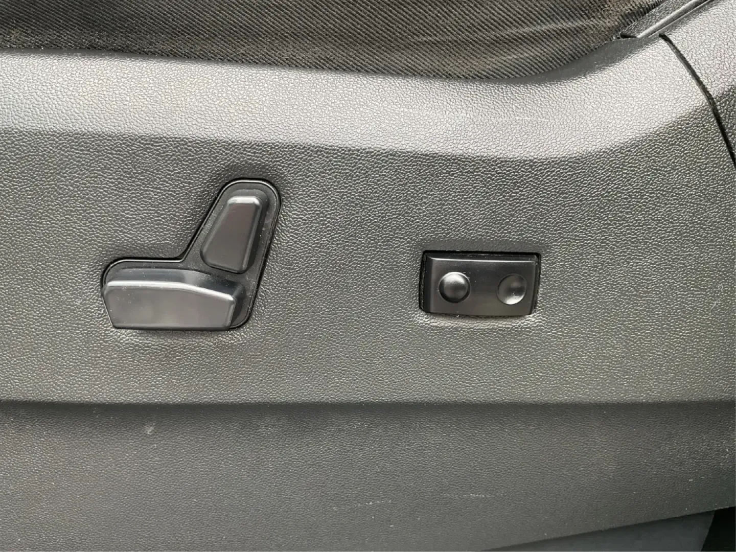 2016 Chrysler Town and Country Touring (2C4RC1BG9GR) with an Pentastar 3.6L V-6 DOHC engine, located at 4508 South Dixie Dr, Moraine, OH, 45439, (937) 908-9800, 39.689976, -84.218452 - **Discover Your Next Family Adventure with the 2016 Chrysler Town and Country Touring!**<br /> <br /> If you're searching for a reliable vehicle that's perfect for family road trips, daily commutes, or weekend getaways, look no further than this stunning 2016 Chrysler Town and Country Touring. W - Photo#18