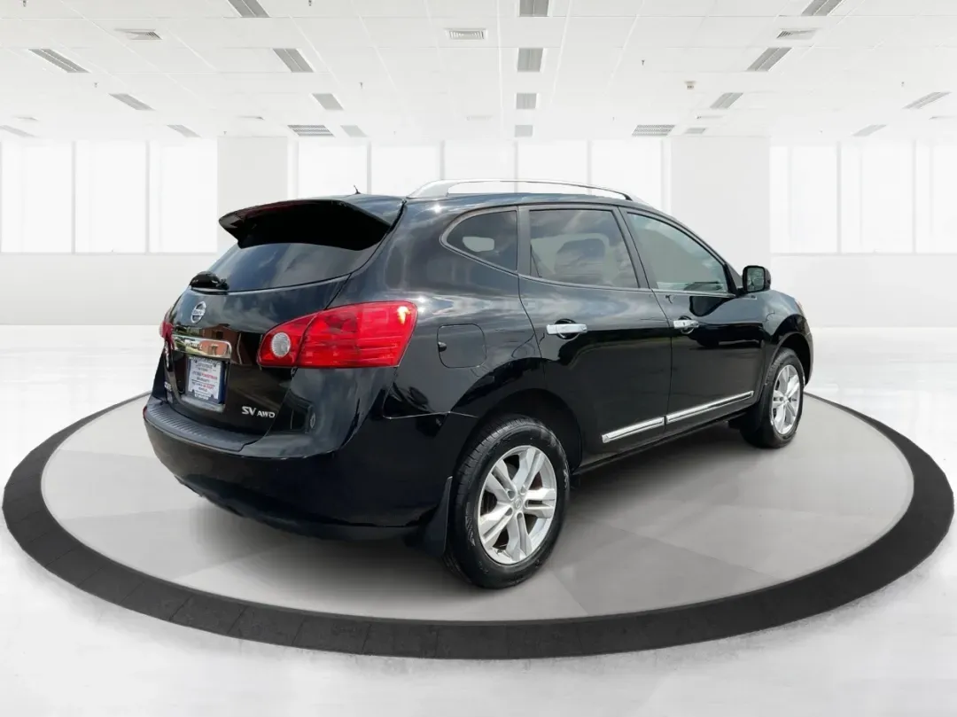 2013 Nissan Rogue SV (JN8AS5MV2DW) with an 2.5L I-4 DOHC engine, located at 1230 East Main St, Xenia, OH, 45385, (937) 908-9800, 39.688026, -83.910172 - **Experience Adventure with This 2013 Nissan Rogue SV at Advantage Car and Credit - Piqua!**<br /> <br /> Are you ready to embark on your next road trip or tackle your daily commute with confidence? The 2013 Nissan Rogue SV is perfect for budget-conscious buyers and growing families alike, offering - Photo#2